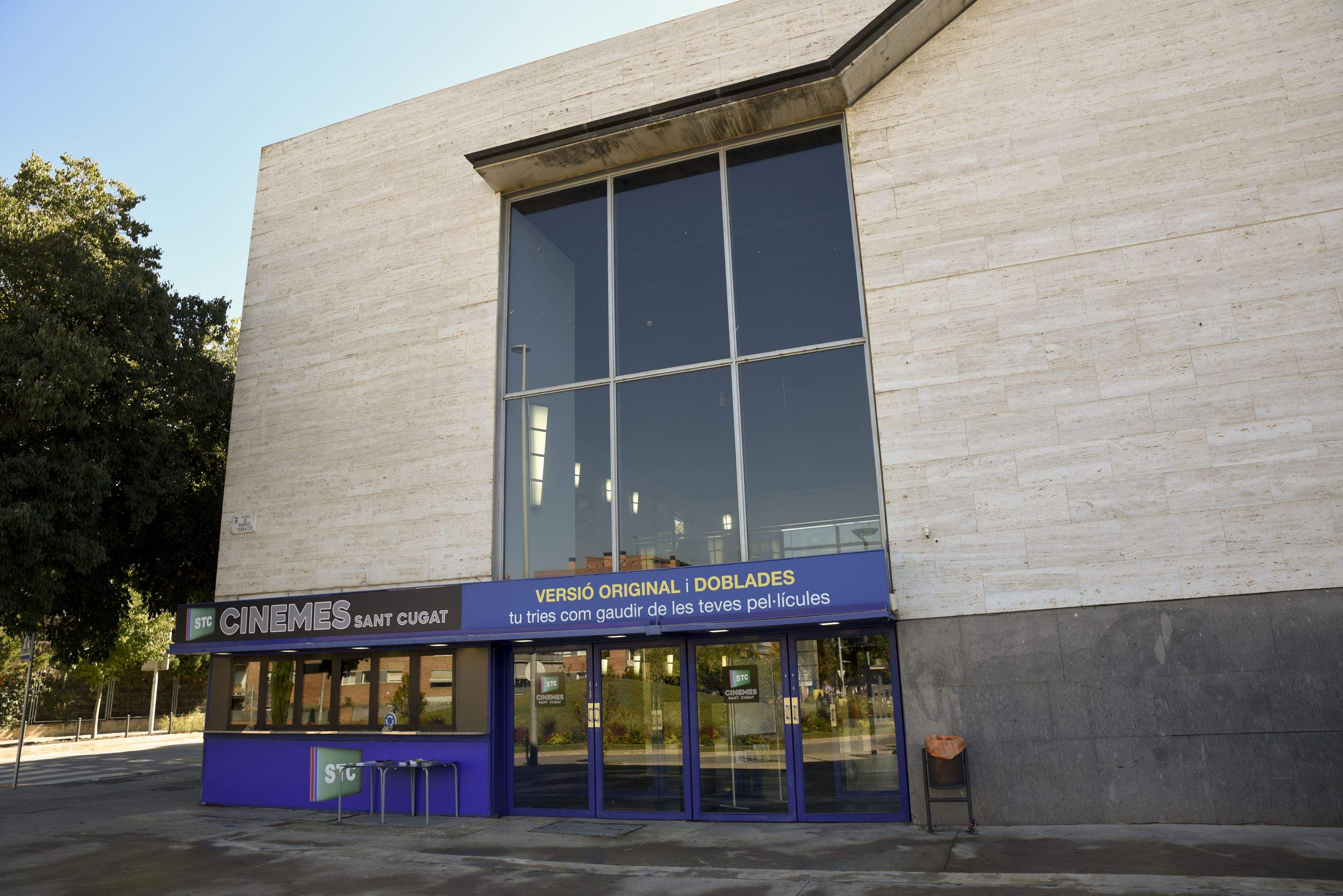 Exterior dels Cinemes Sant Cugat FOTO: Bernat Millet