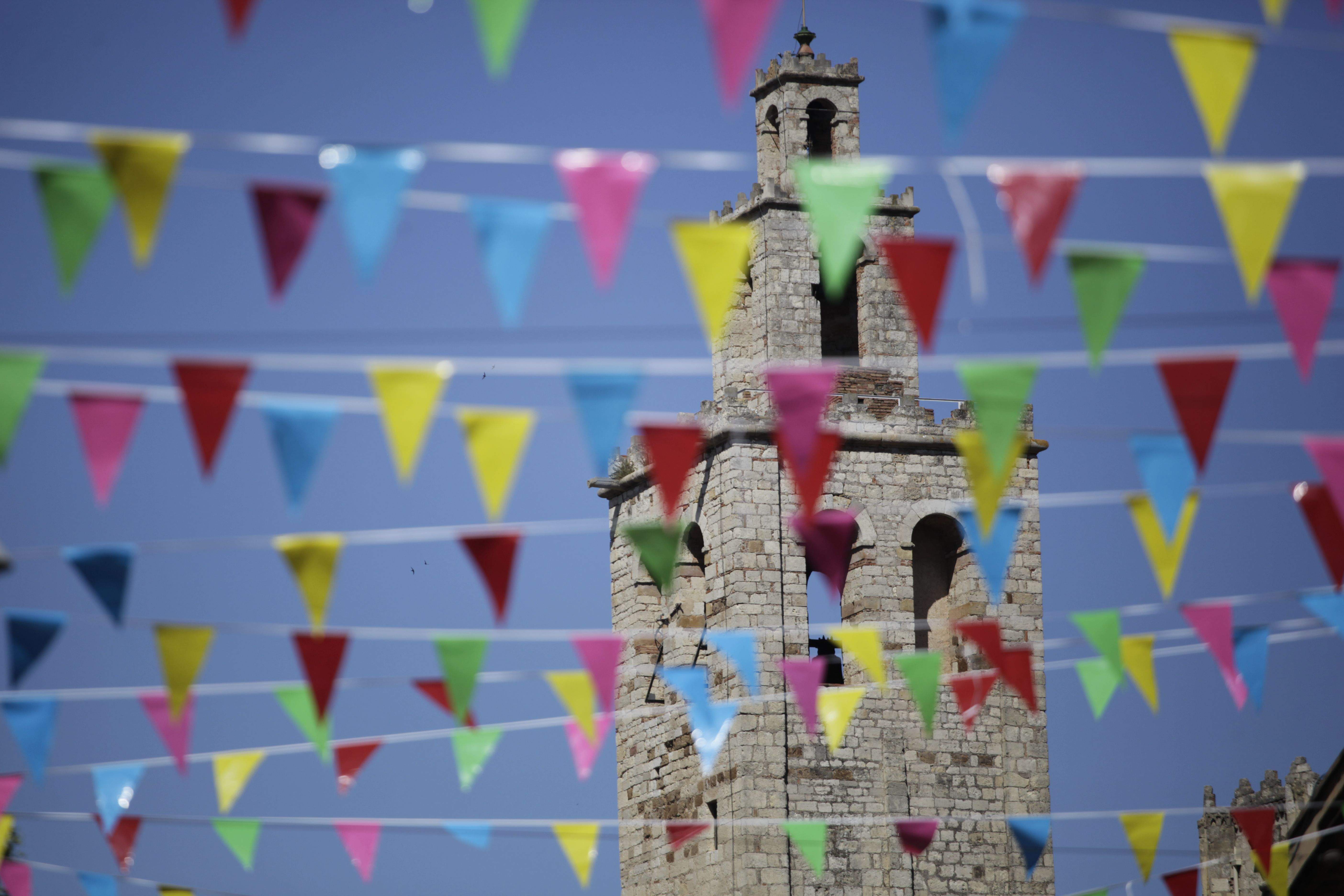 Les banderoles marquen l'inici de la Festa Major FOTO: Bernat Millet 