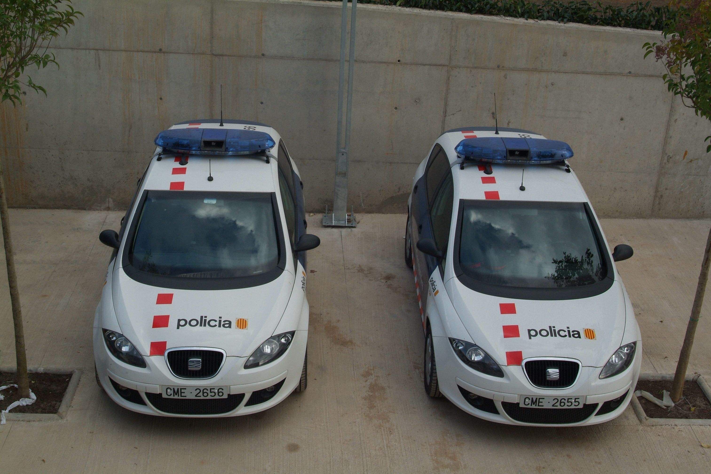 Dos vehicles dels Mossos d'Esquadra. FOTO: Arxiu