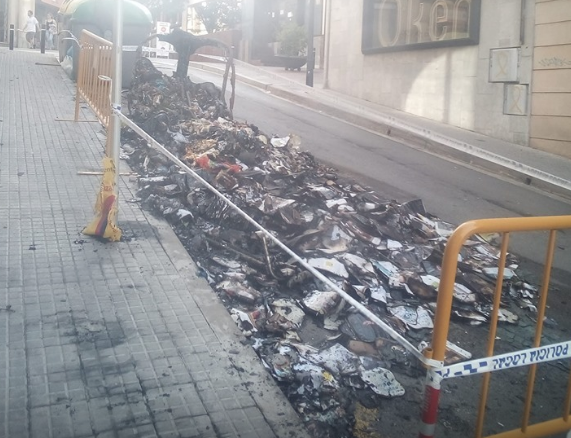 Contenidors cremat. FOTO: Arxiu