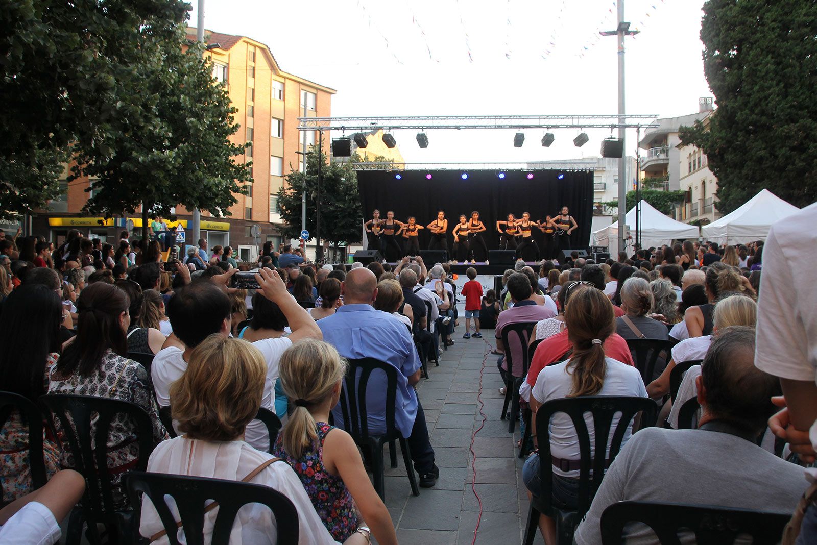 Hip Hop de la mà dels grups de ball de l'Escola Sant Cugat i Ibi & Pau Arnal. FOTO: Paula Galván