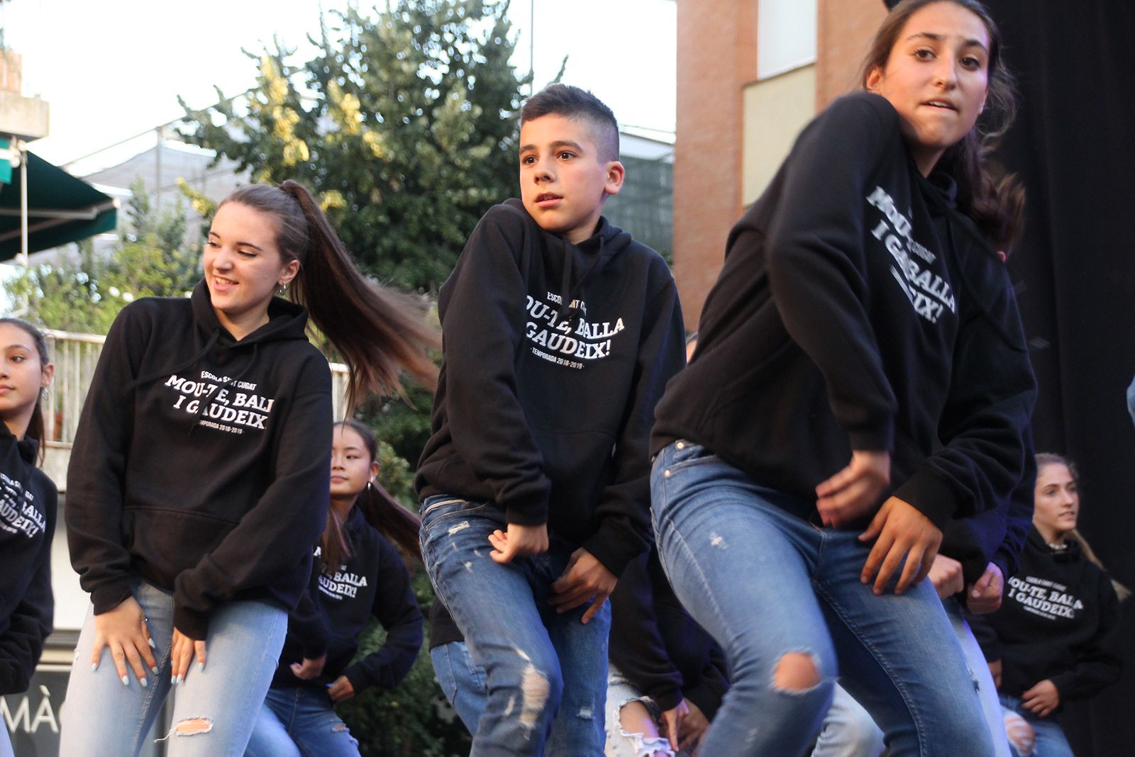 Hip Hop de la mà dels grups de ball de l'Escola Sant Cugat i Ibi & Pau Arnal. FOTO: Paula Galván