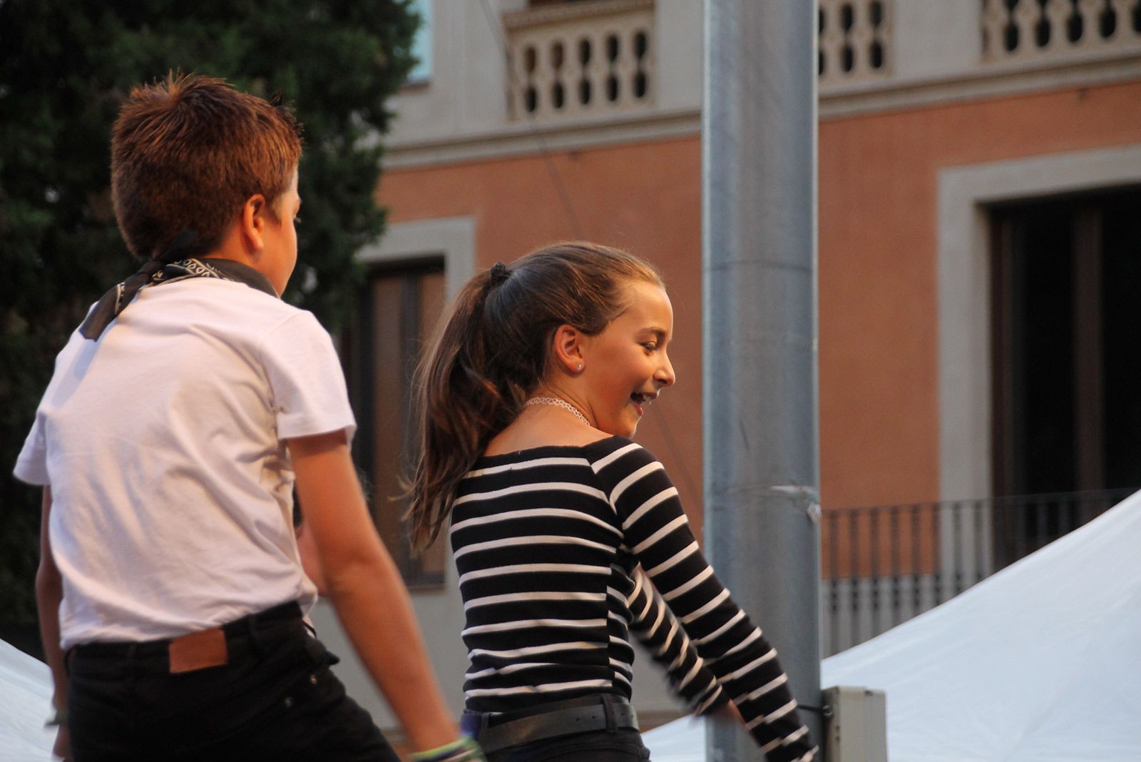 Hip Hop de la mà dels grups de ball de l'Escola Sant Cugat i Ibi & Pau Arnal. FOTO: Paula Galván