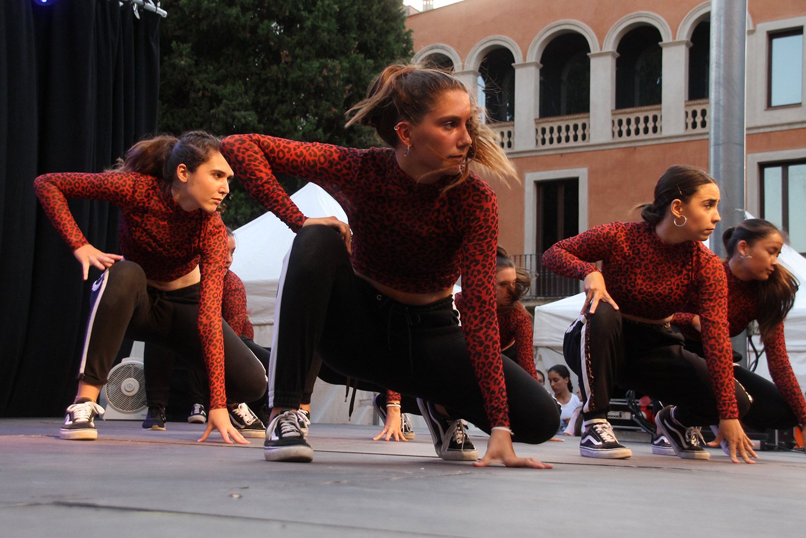 Hip Hop de la mà dels grups de ball de l'Escola Sant Cugat i Ibi & Pau Arnal. FOTO: Paula Galván