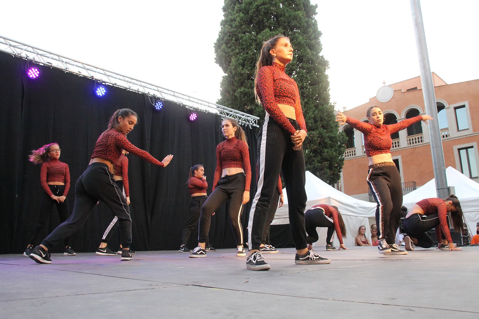 Hip Hop de la mà dels grups de ball de l'Escola Sant Cugat i Ibi & Pau Arnal. FOTO: Paula Galván