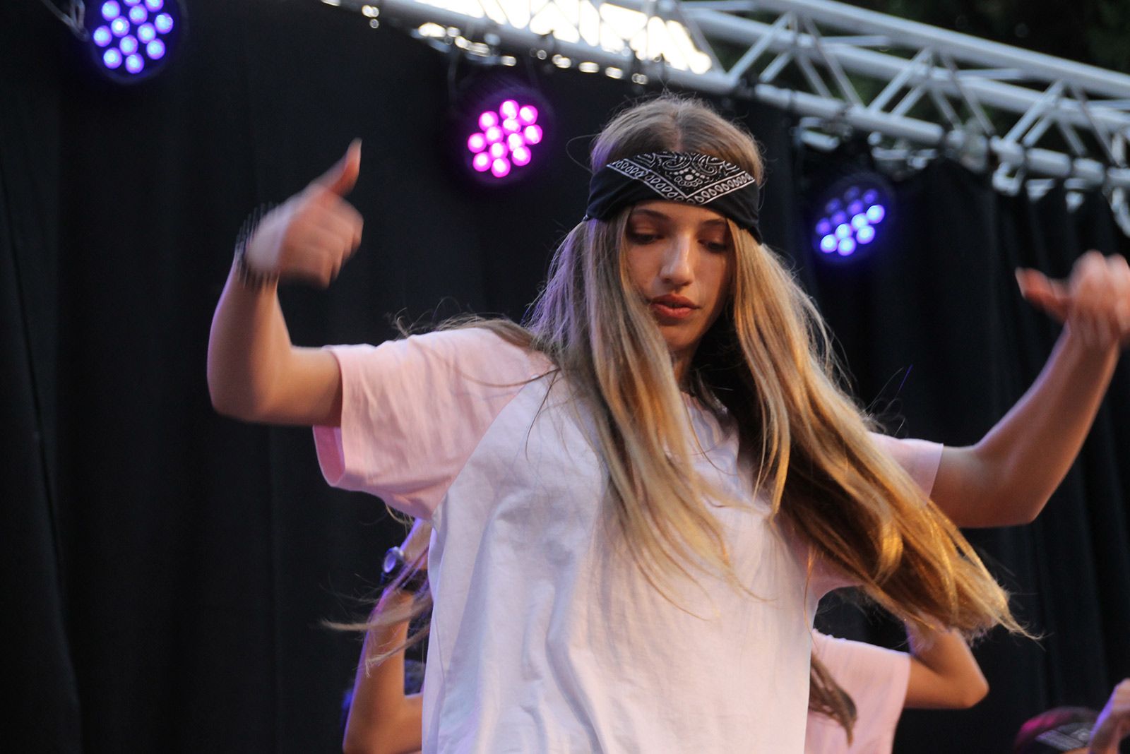 Hip Hop de la mà dels grups de ball de l'Escola Sant Cugat i Ibi & Pau Arnal. FOTO: Paula Galván