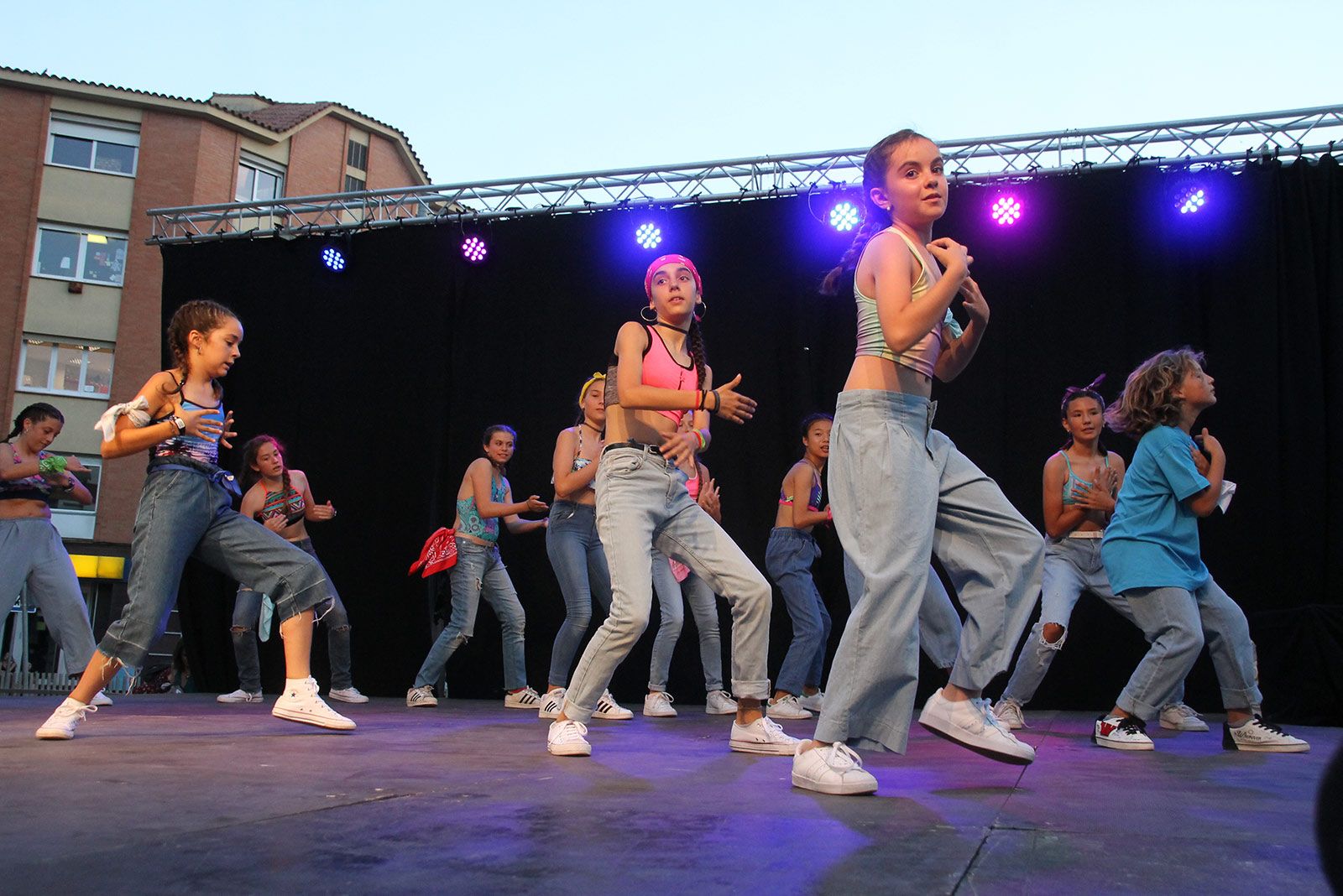 Hip Hop de la mà dels grups de ball de l'Escola Sant Cugat i Ibi & Pau Arnal. FOTO: Paula Galván