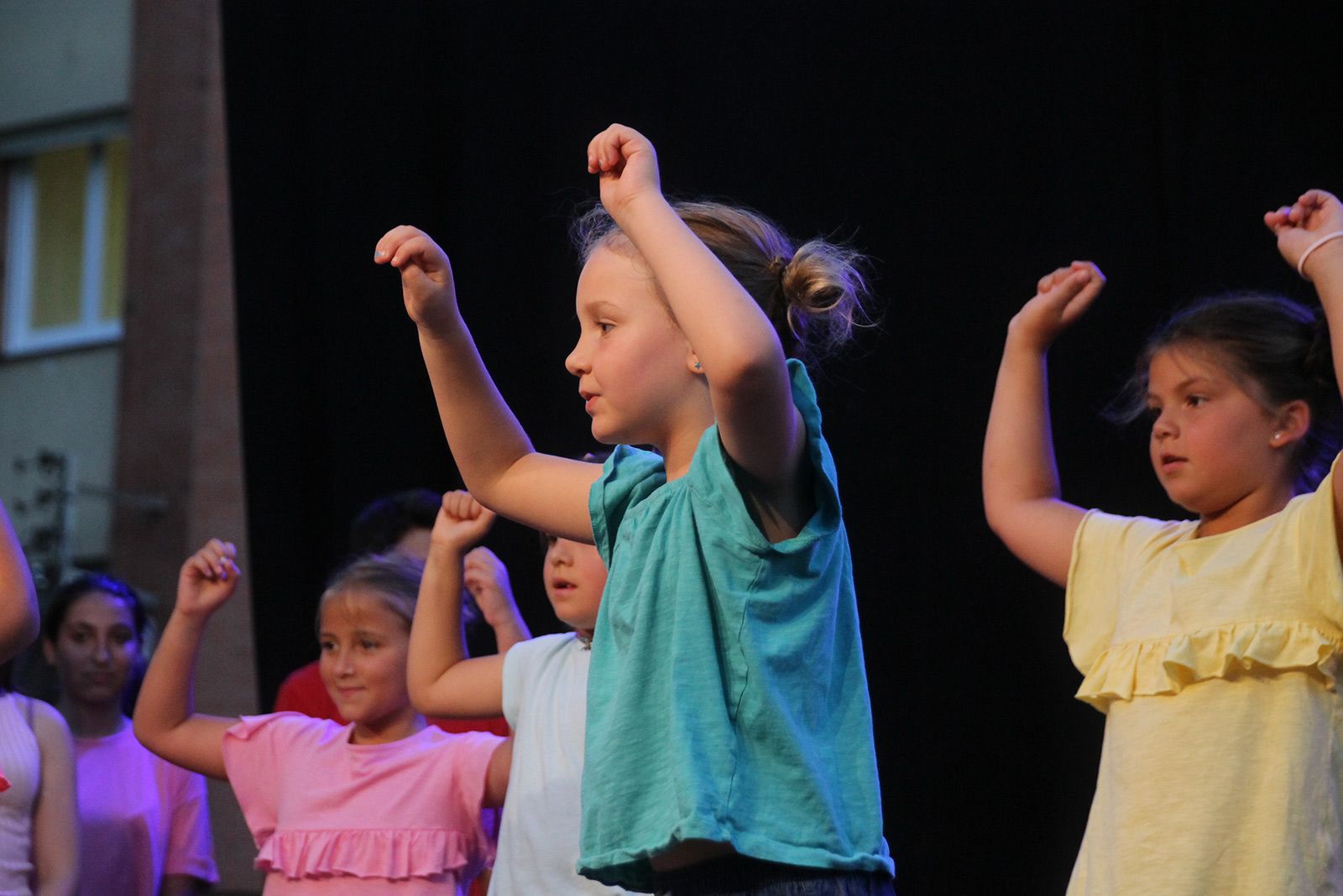 Hip Hop de la mà dels grups de ball de l'Escola Sant Cugat i Ibi & Pau Arnal. FOTO: Paula Galván