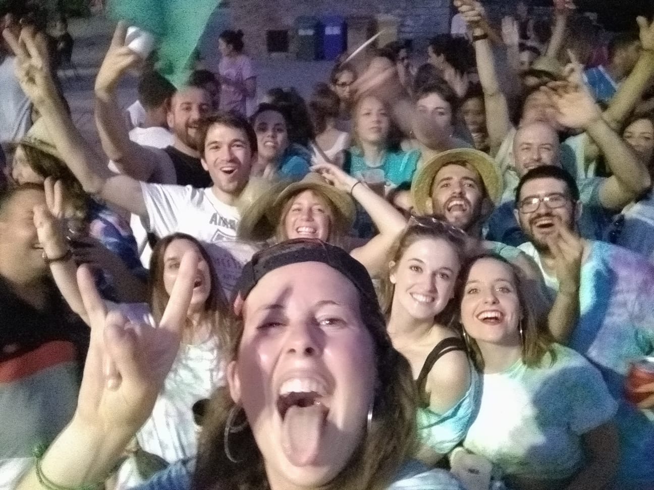 Participants del Correplaces celebrant el punt final a la plaça Agustua. FOTO: Can'Piquipugui