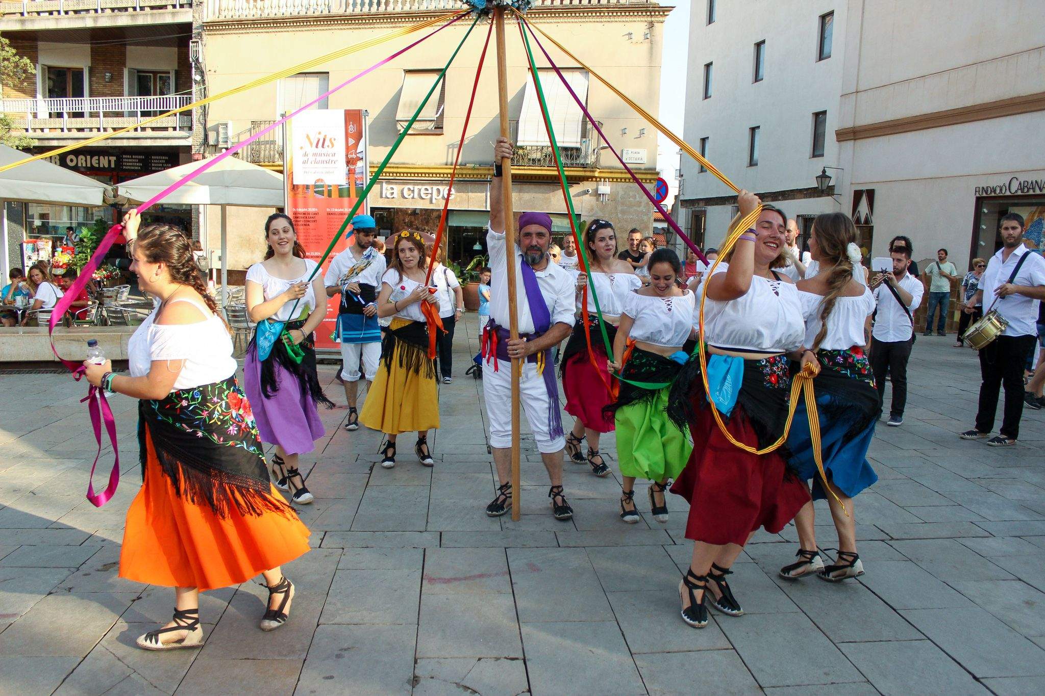 Balls i Entremesos d'arreu de Catalunya a la plaça d'Octavià. Foto: Alex Gómez