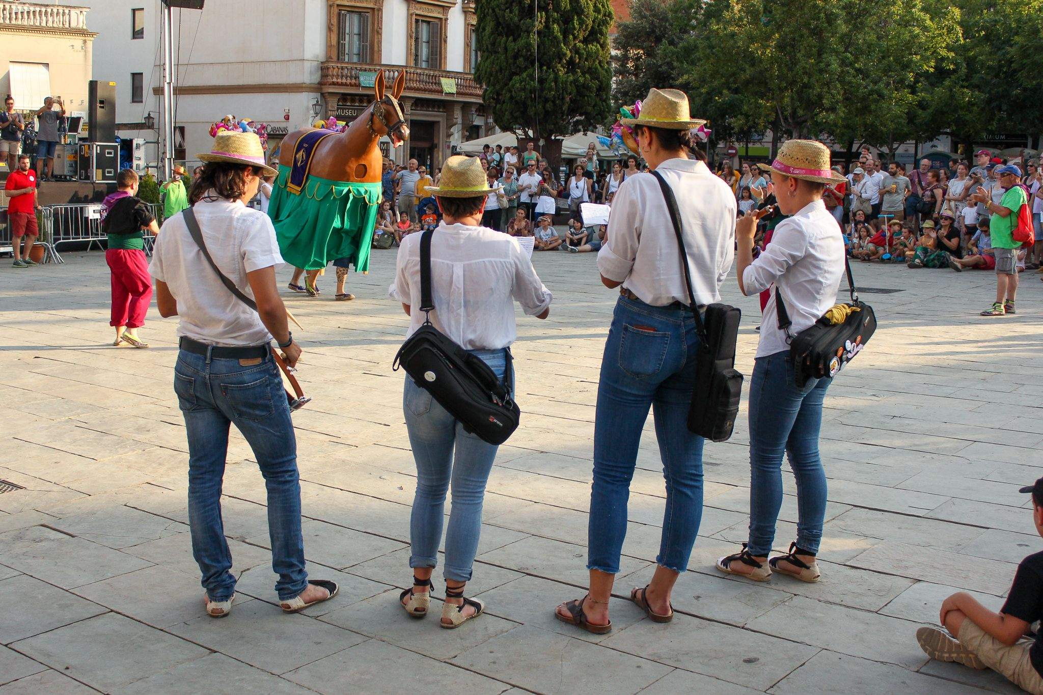 Balls i Entremesos d'arreu de Catalunya a la plaça d'Octavià. Foto: Alex Gómez