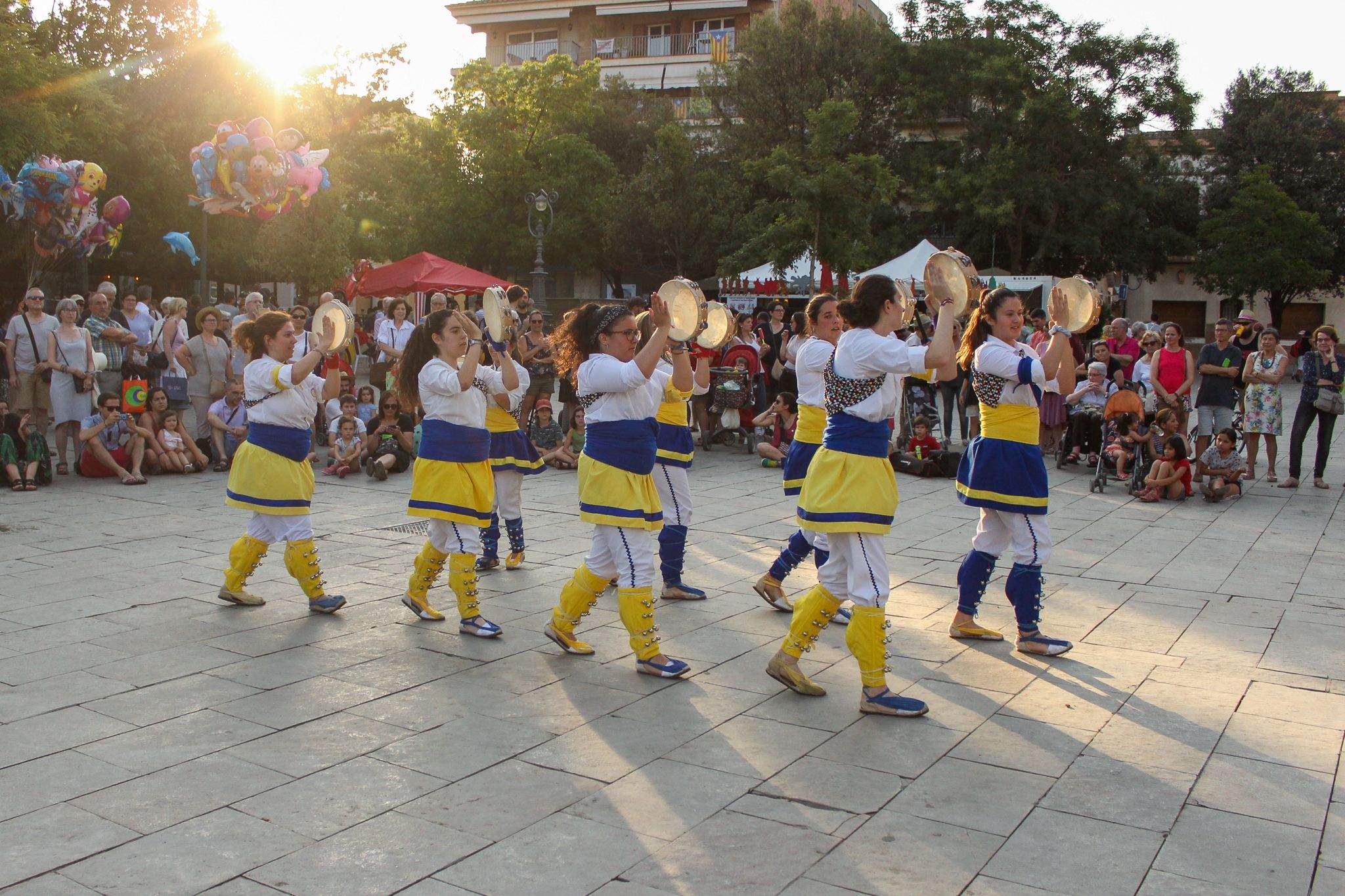 Balls i Entremesos d'arreu de Catalunya a la plaça d'Octavià. Foto: Alex Gómez
