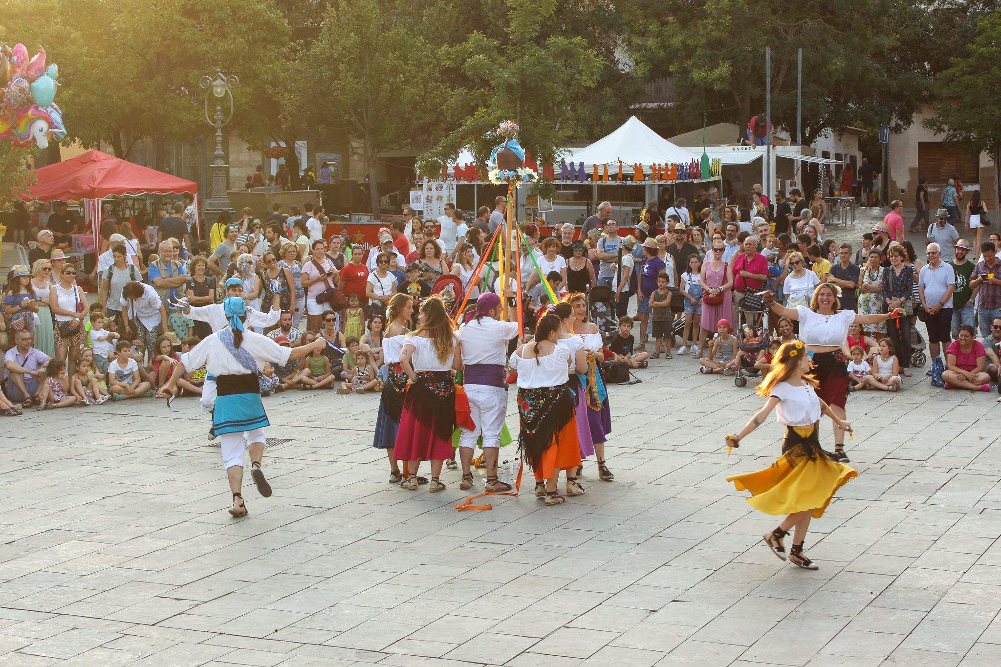 Balls i Entremesos d'arreu de Catalunya a la plaça d'Octavià. Foto: Alex Gómez