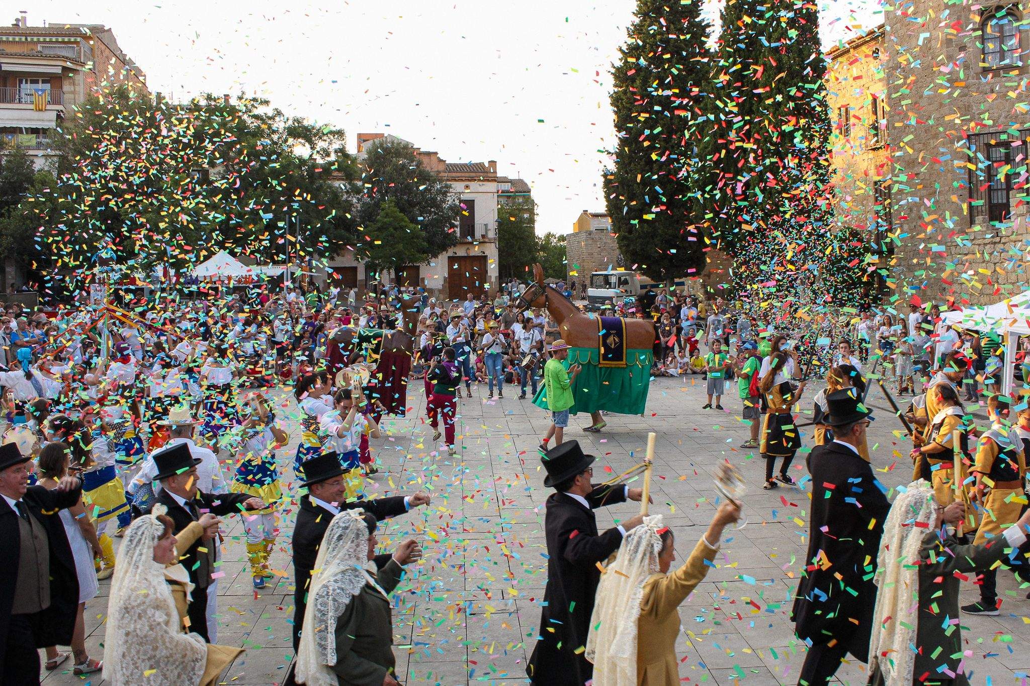 Balls i Entremesos d'arreu de Catalunya a la plaça d'Octavià. Foto: Alex Gómez