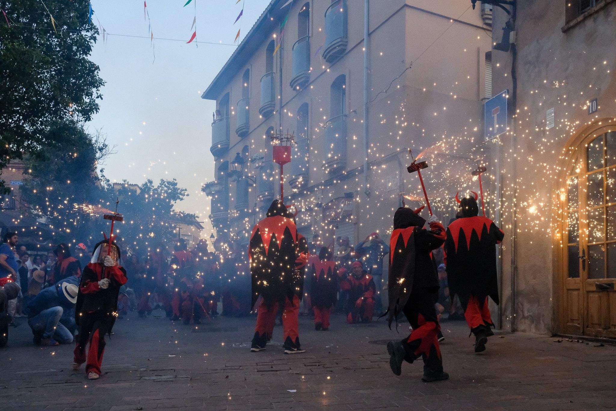 Corre el foc infantil i jove. Foto: Alex Gómez