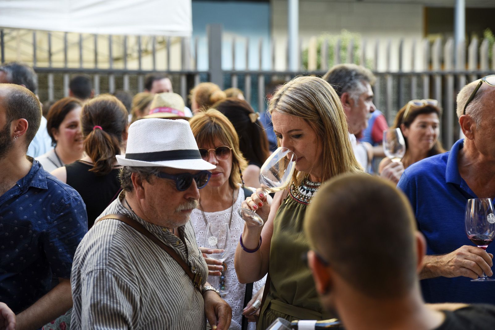 Tast de vins al celler modernista. Foto: Bernat Millet.