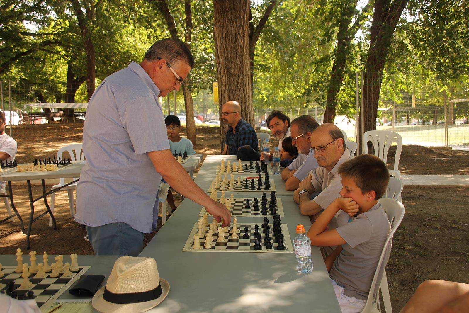 Torneig de partides simultànies d'escacs als Jardins del Monestir. FOTO: Paula Galván