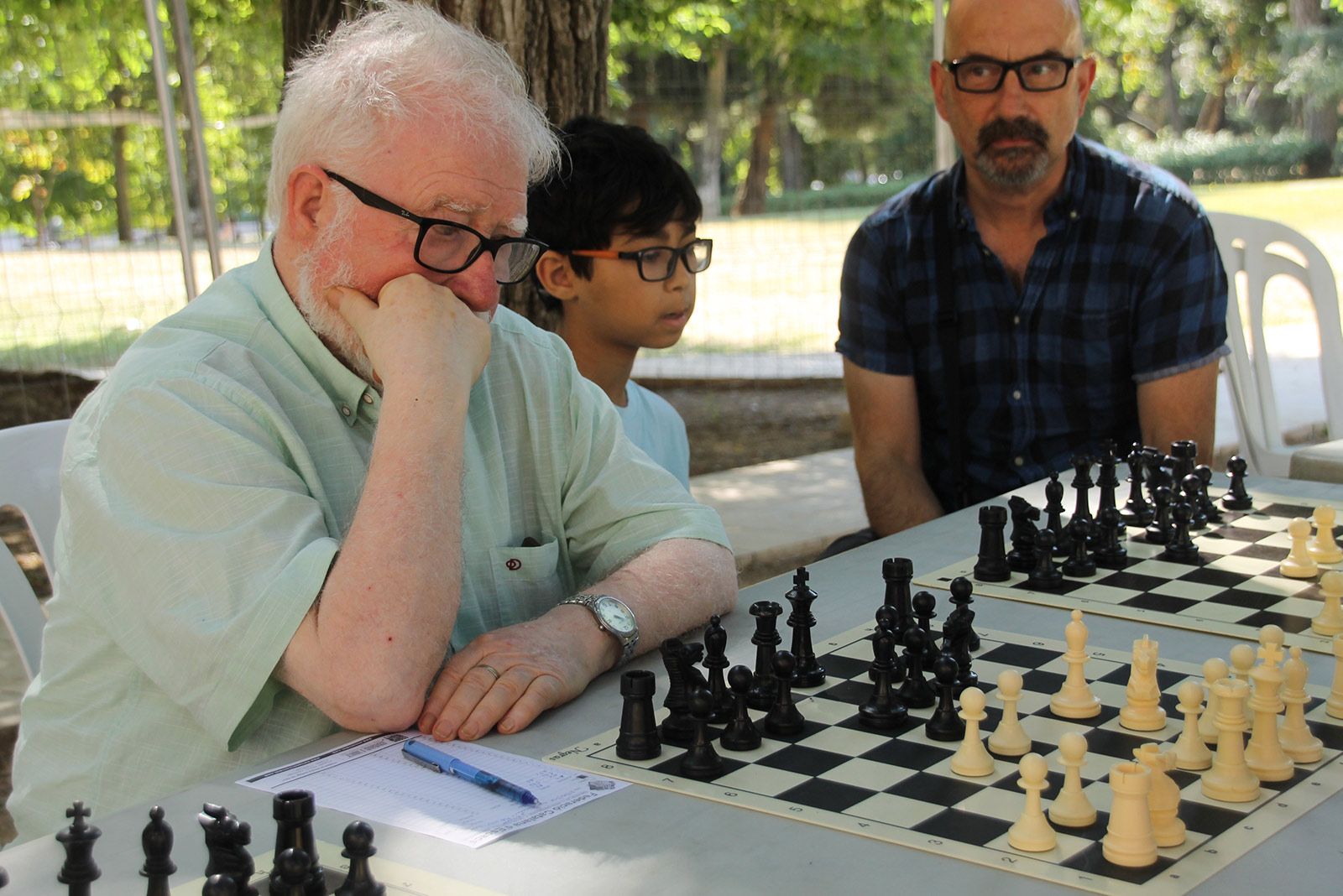 Torneig de partides simultànies d'escacs als Jardins del Monestir. FOTO: Paula Galván
