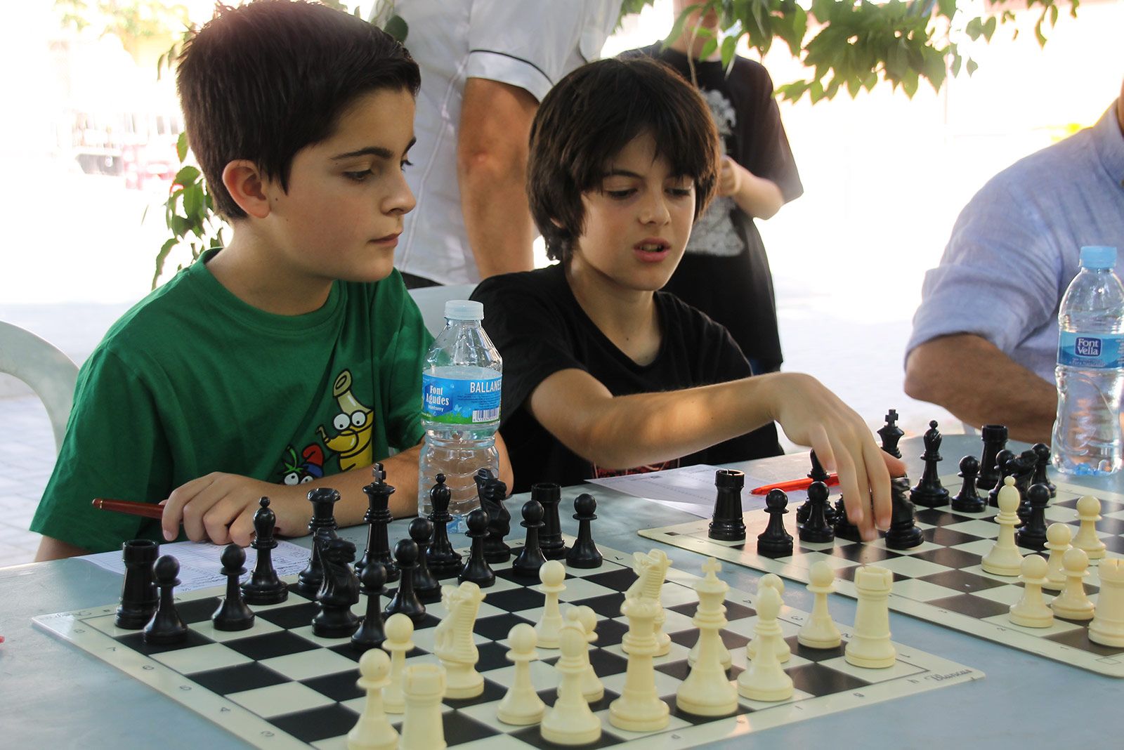 Torneig de partides simultànies d'escacs als Jardins del Monestir. FOTO: Paula Galván
