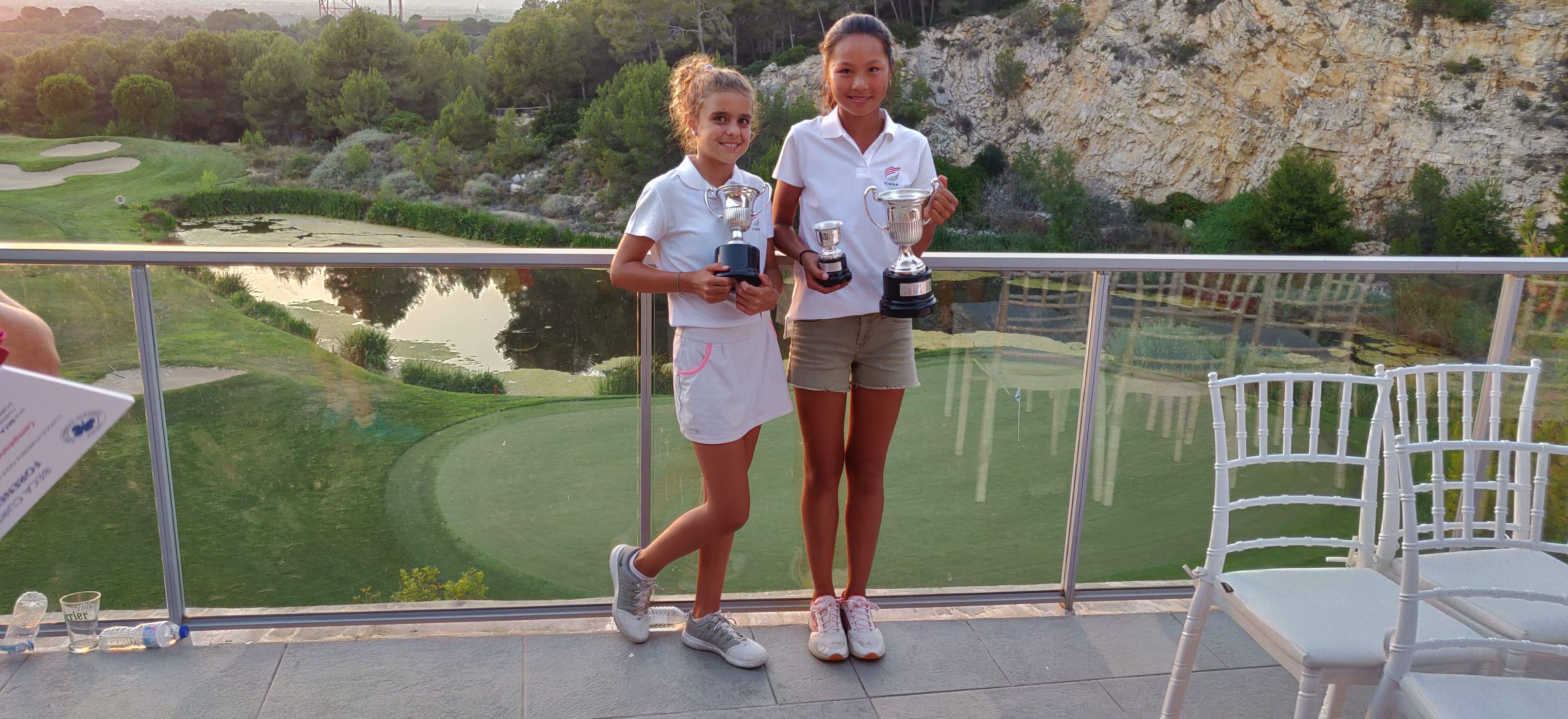 Adriana Garcia i Nagore Martínez, tercera i primera al Campionat d'Espanya de golf. FOTO: Cedida
