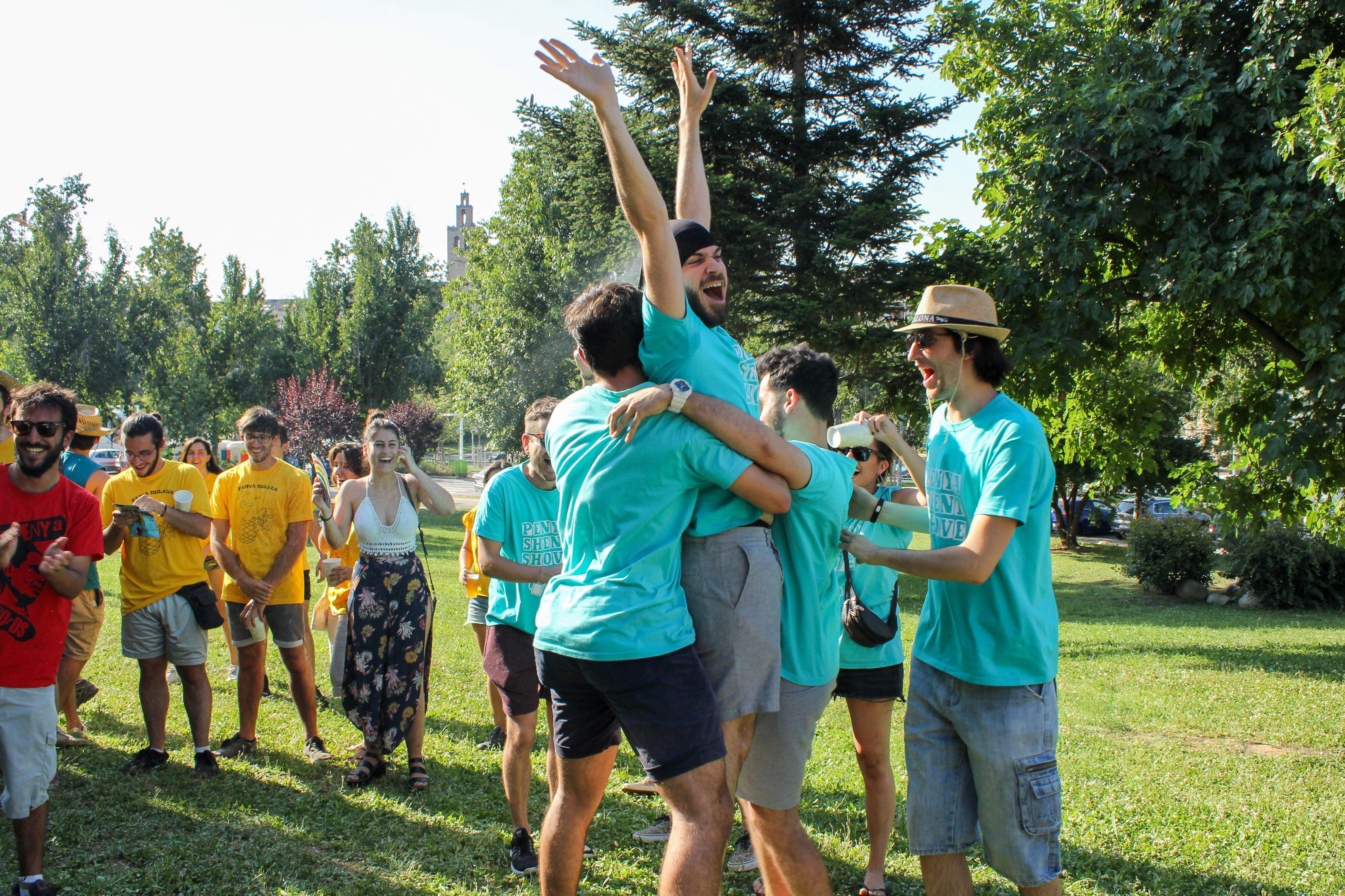 Batalla de penyes a la FMA. Foto: Alex Gómez