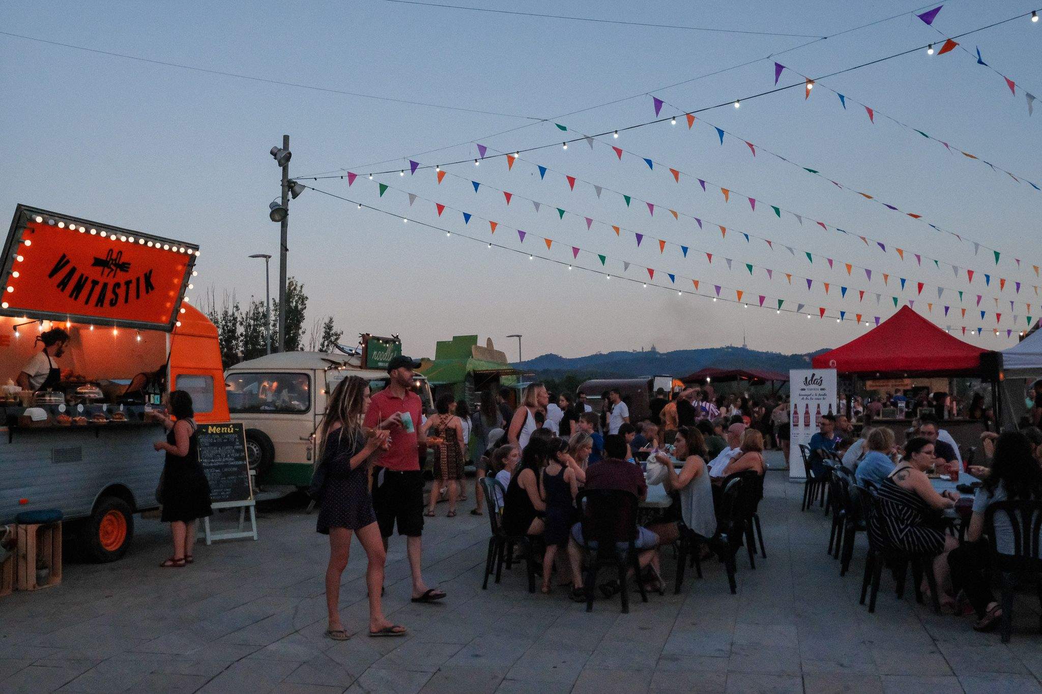 Xiringuitos al capvespre. Foto: Alex Gómez