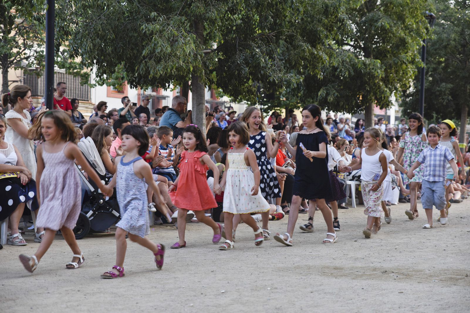 "Paga-li, Joan" El ball del vano i el ram. Foto: Bernat Millet.