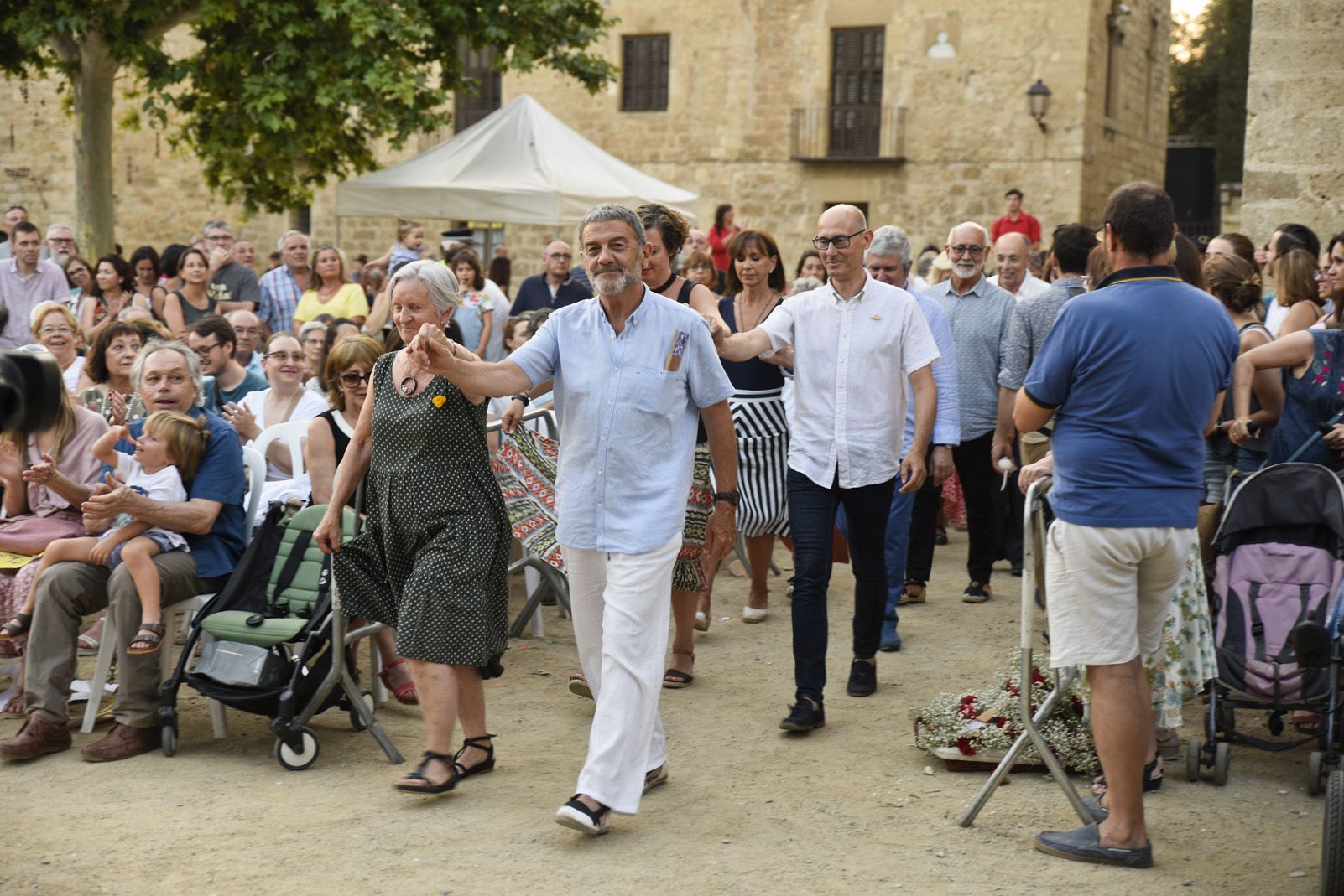 "Paga-li, Joan" El ball del vano i el ram. Foto: Bernat Millet.