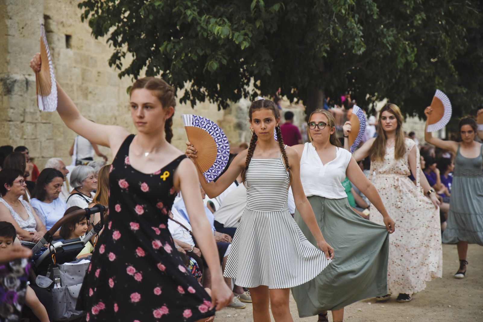 "Paga-li, Joan" El ball del vano i el ram. Foto: Bernat Millet.