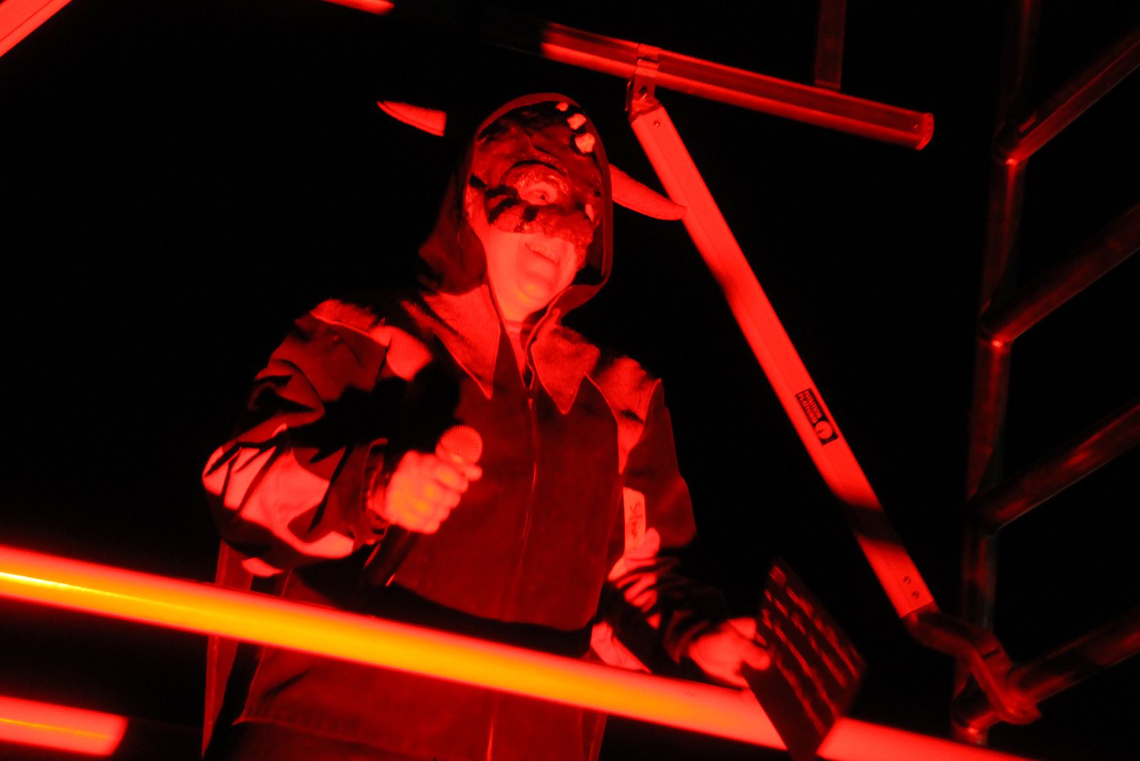 Versots dels diables per acabar el Correfoc. FOTO: Paula Galván