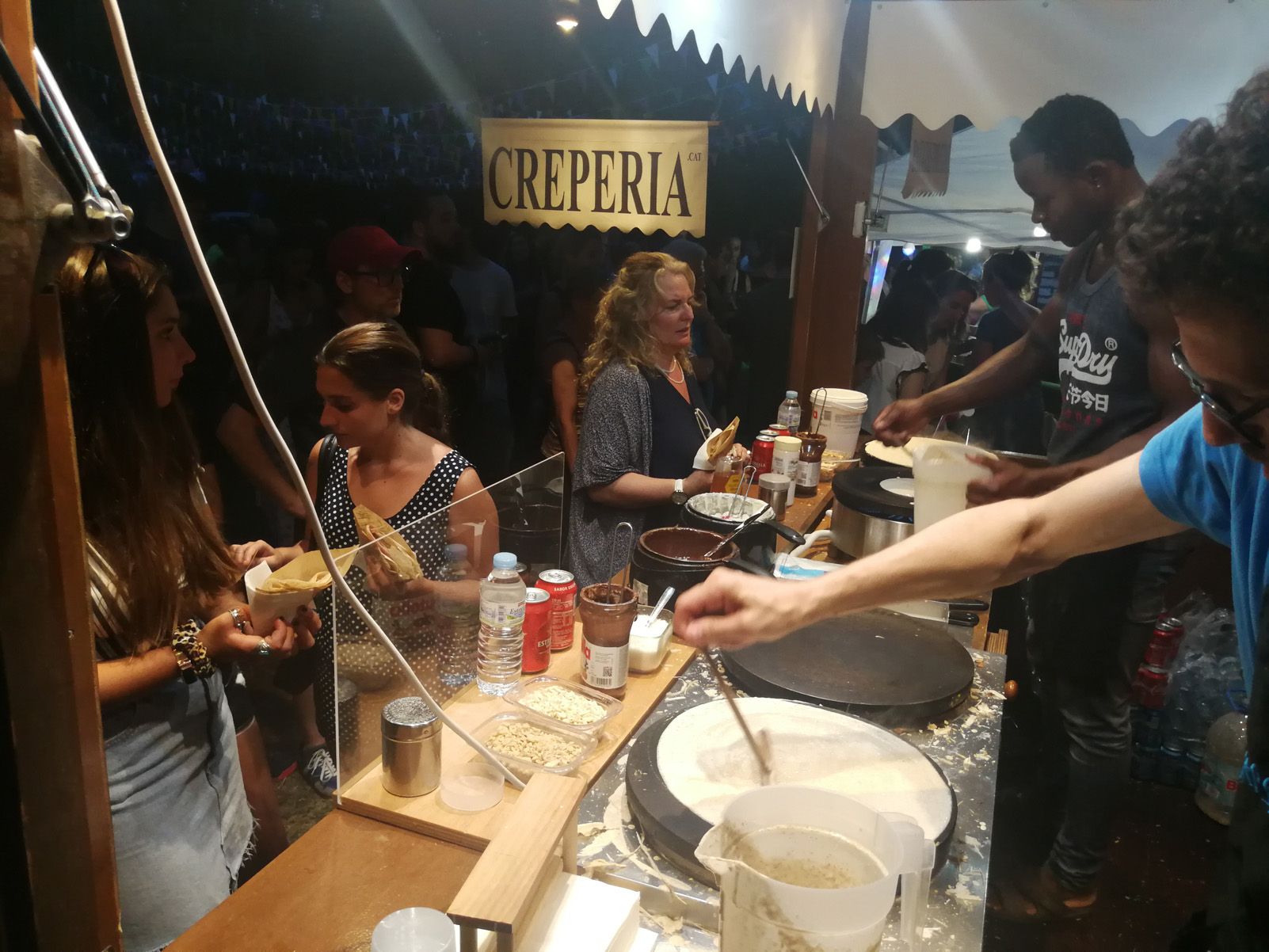 El sopar abans del Castell de Focs. Foto: Bernat Millet.