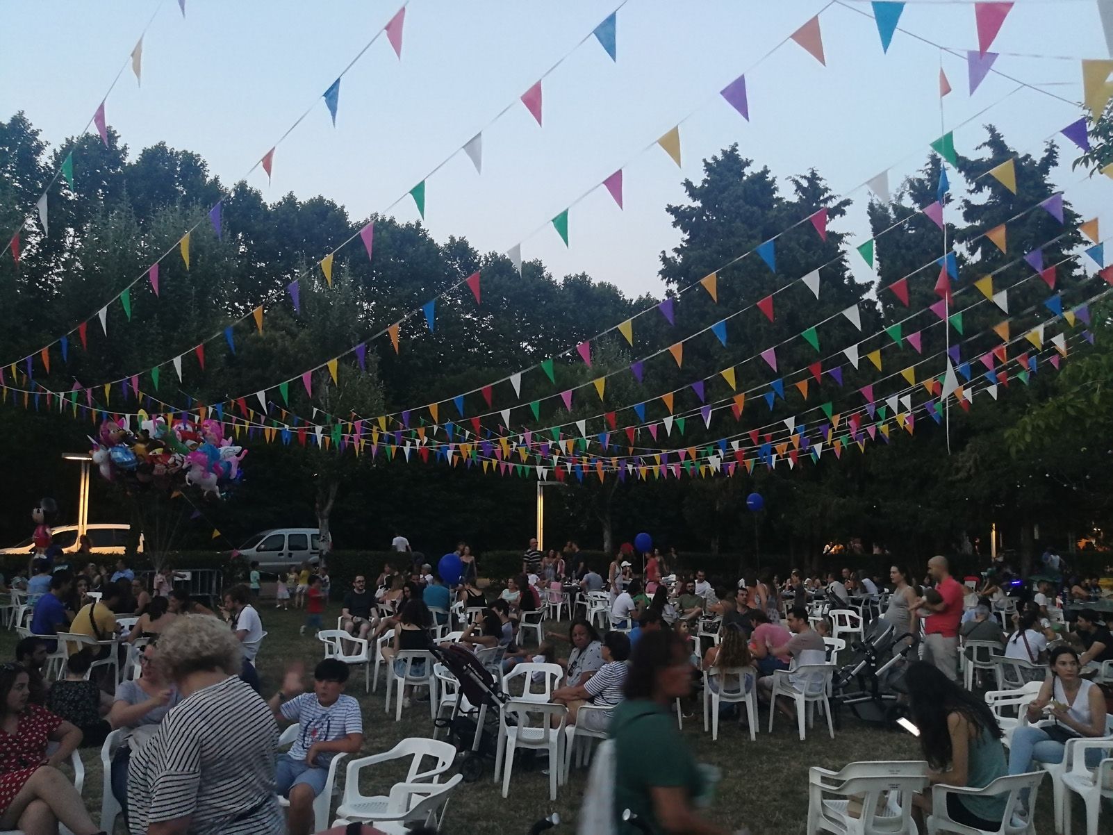 El sopar abans del Castell de Focs. Foto: Bernat Millet.