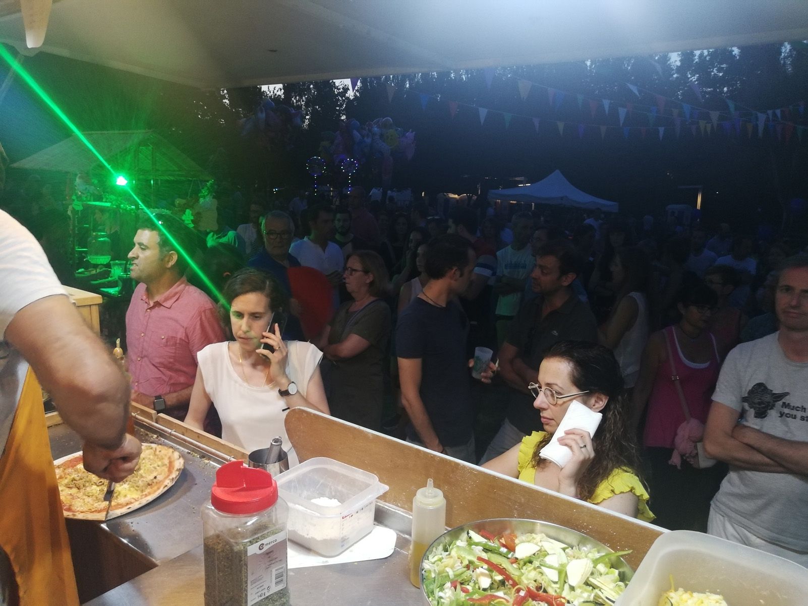El sopar abans del Castell de Focs. Foto: Bernat Millet.