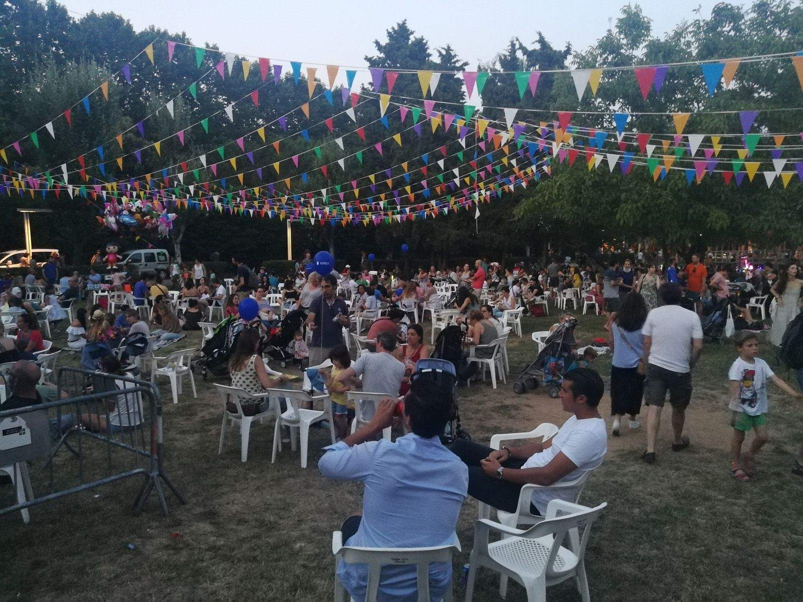 El sopar abans del Castell de Focs. Foto: Bernat Millet.