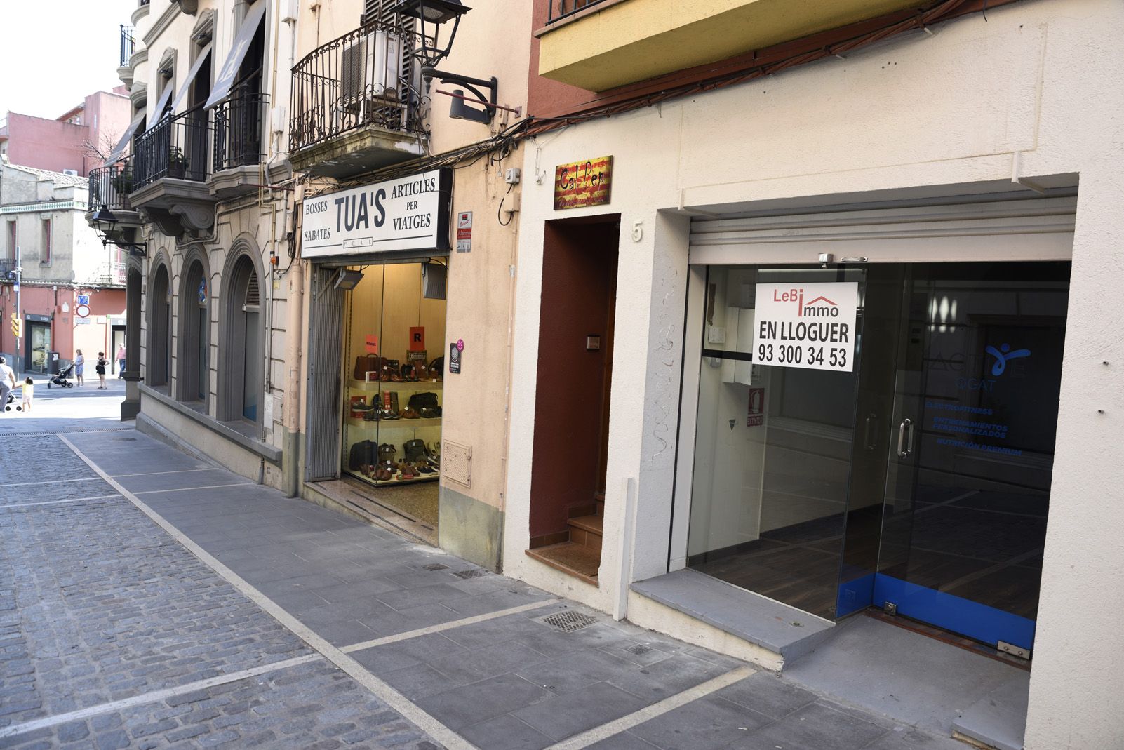 A l'eix comercial de Sant Cugat hi ha una cinquantena de locals buits FOTO: Bernat Millet
