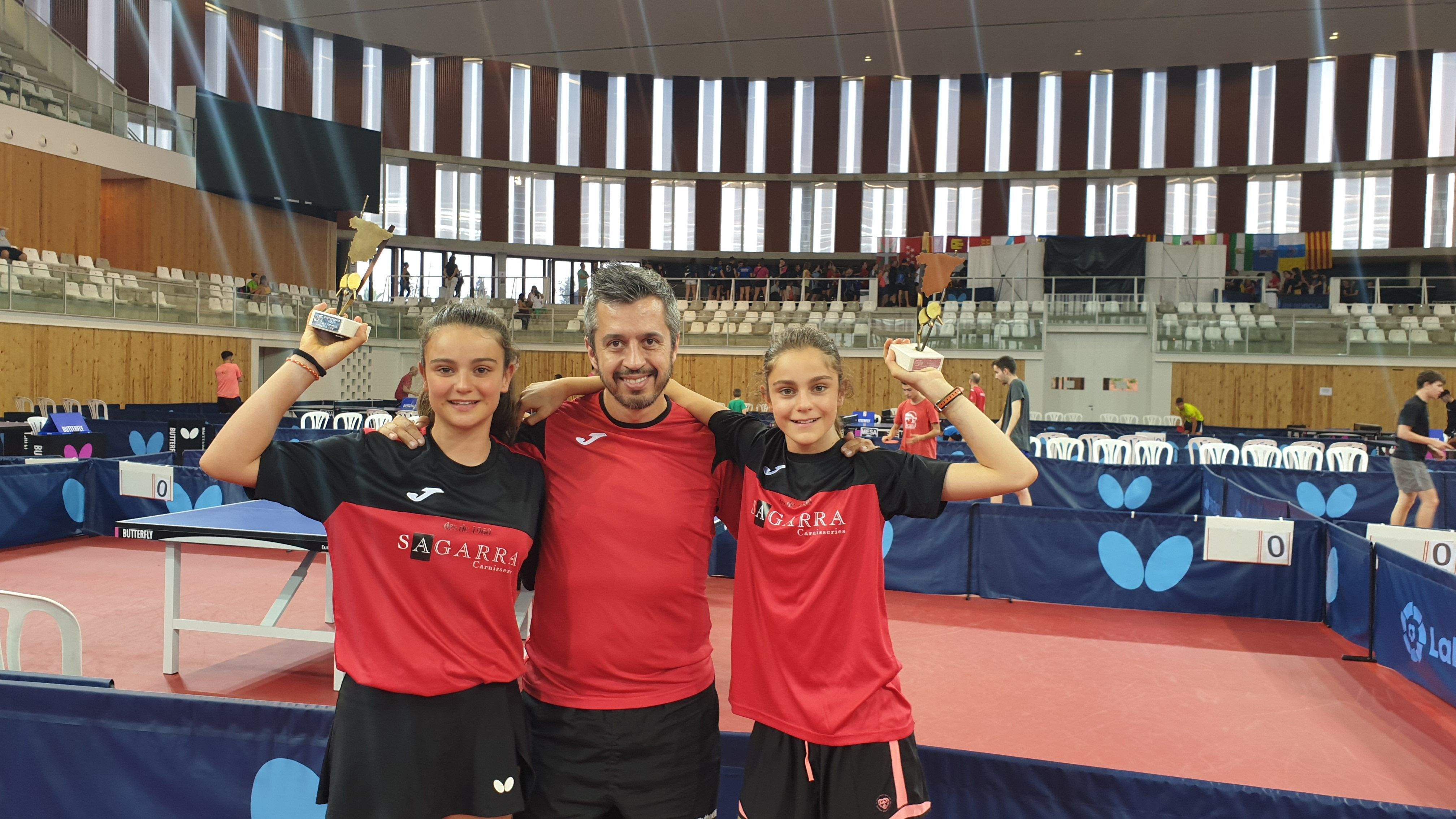 Mariona i Laia Munné, subcampiones d'Espanya de tenis de taula en dobles aleví femení. FOTO: UESC