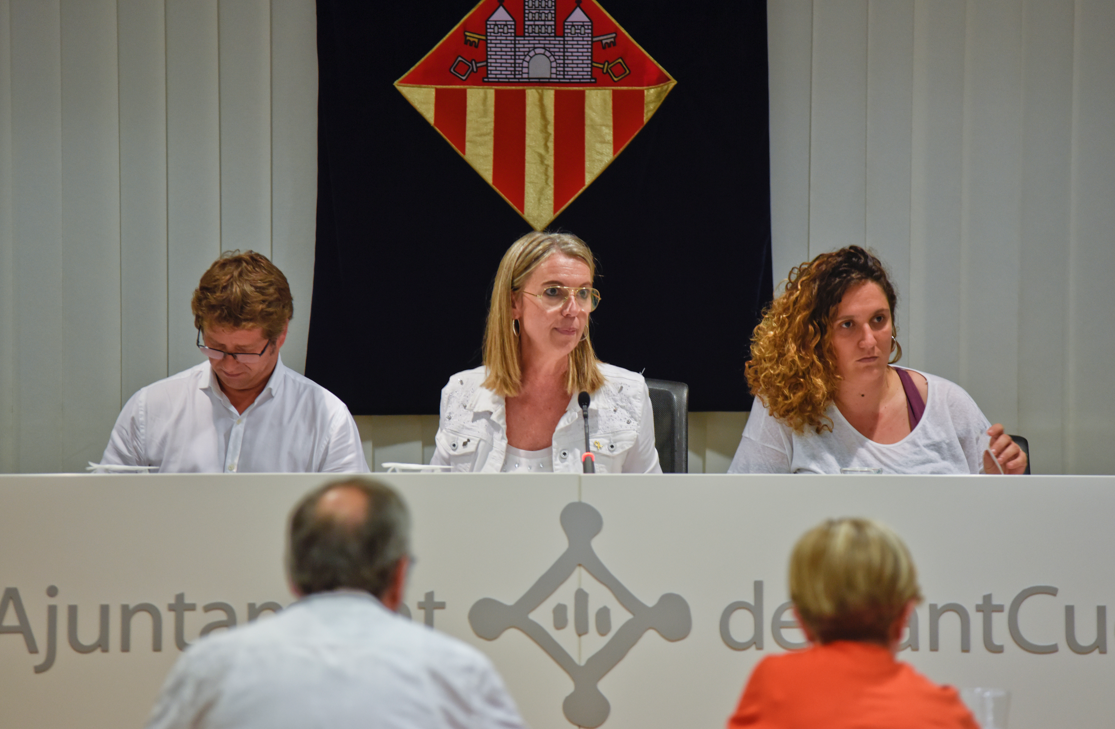 Núria Gibert (dreta) és una de les regidores de la CUP a Sant Cugat FOTO: Bernat Millet