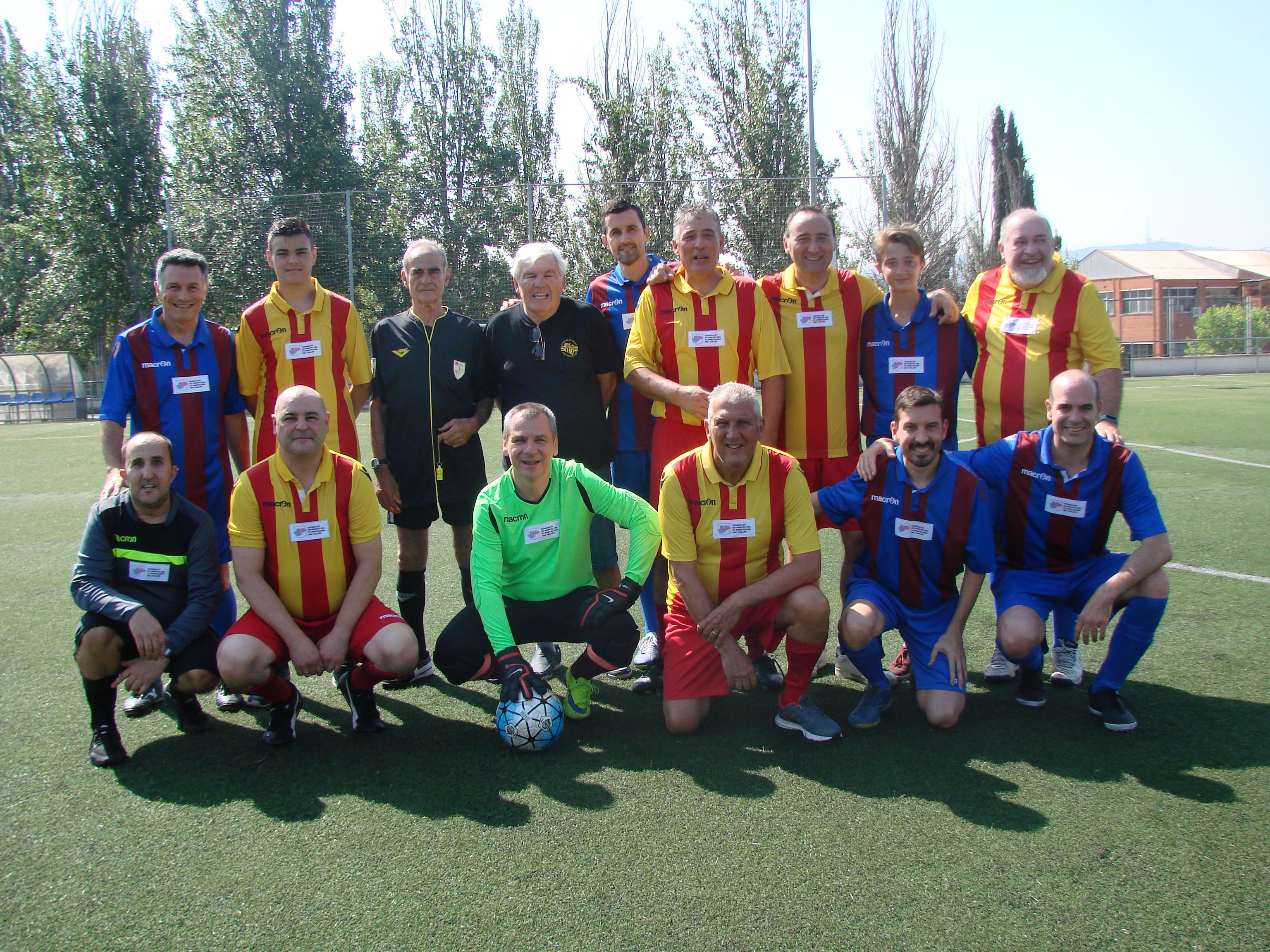 Les penyes del Vallès Oriental i Occidental s'han enfrontat en un partit de futbol 7 al Camp Municipal de Futbol de Can Magí. FOTO: PB Sant Cugat