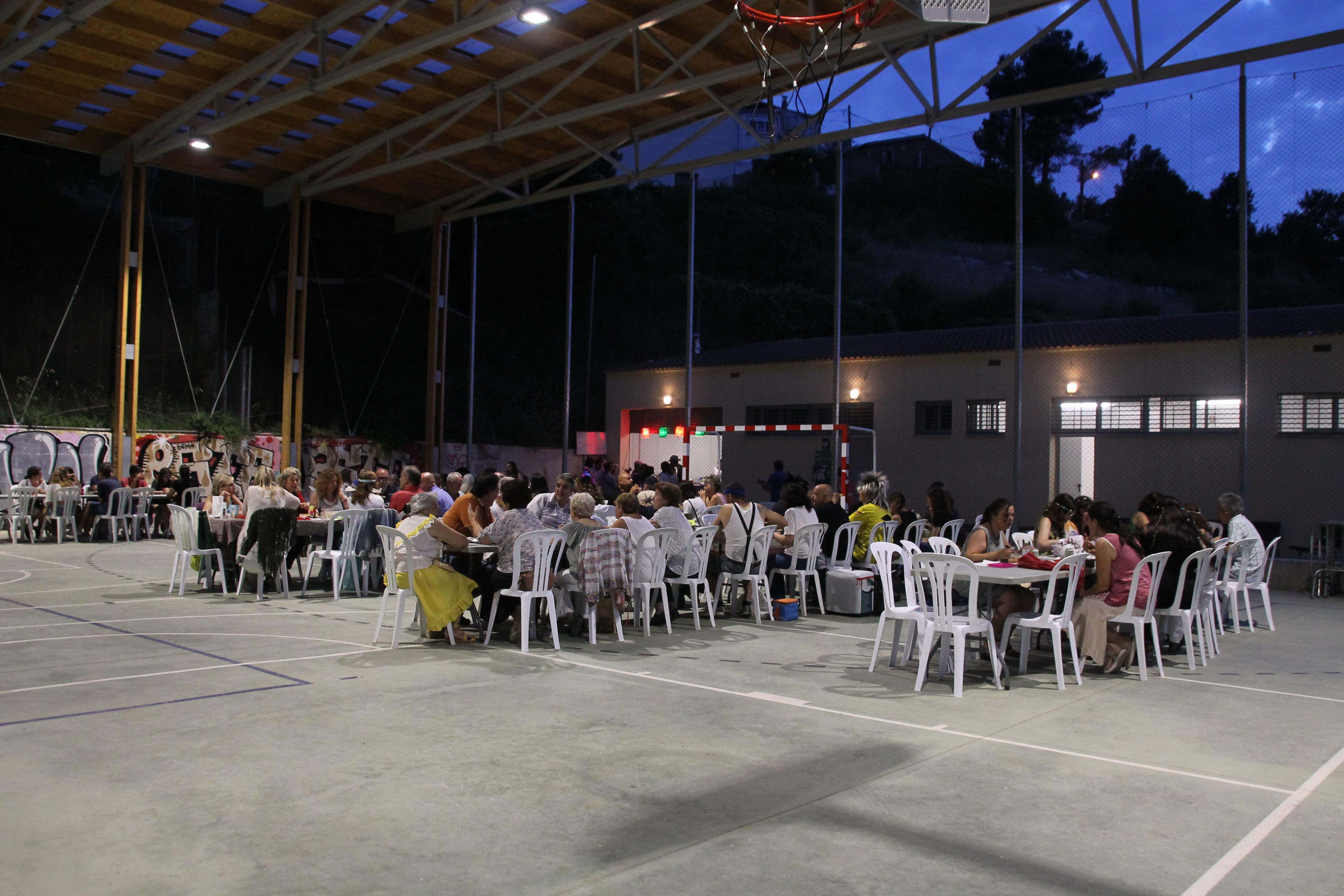 Festa dels anys 80 a Les Planes. FOTO: Paula Galván