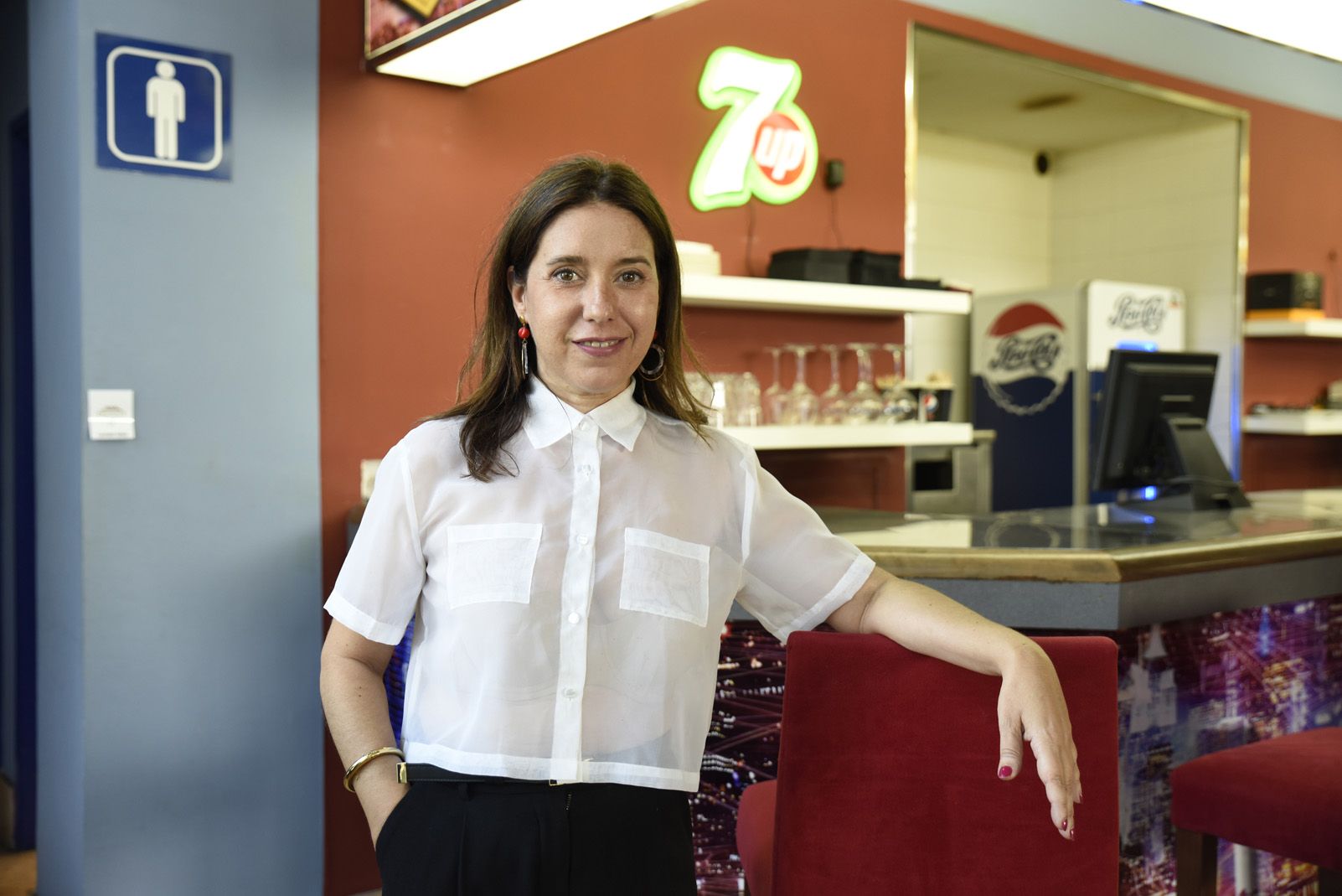 Laura Jou presentava el seu primer llargmetratge, 'La vida sense Sara Amat', als Cinemes Sant Cugat. FOTO: Bernat Millet