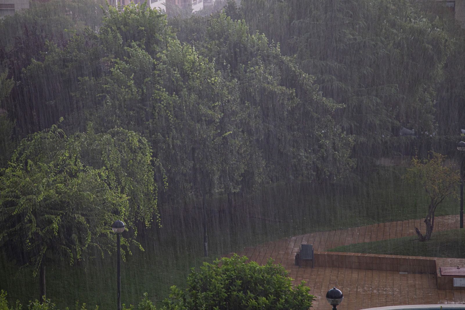 Pluja durant una tempesta a Sant Cugat. Foto: Cedida.