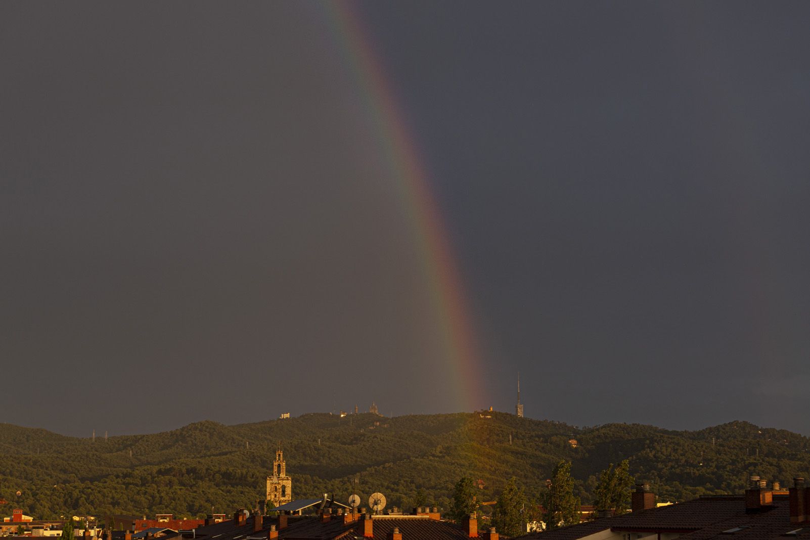 L'arc de Sant Marti durant la tempesta. Foto: Cedida.