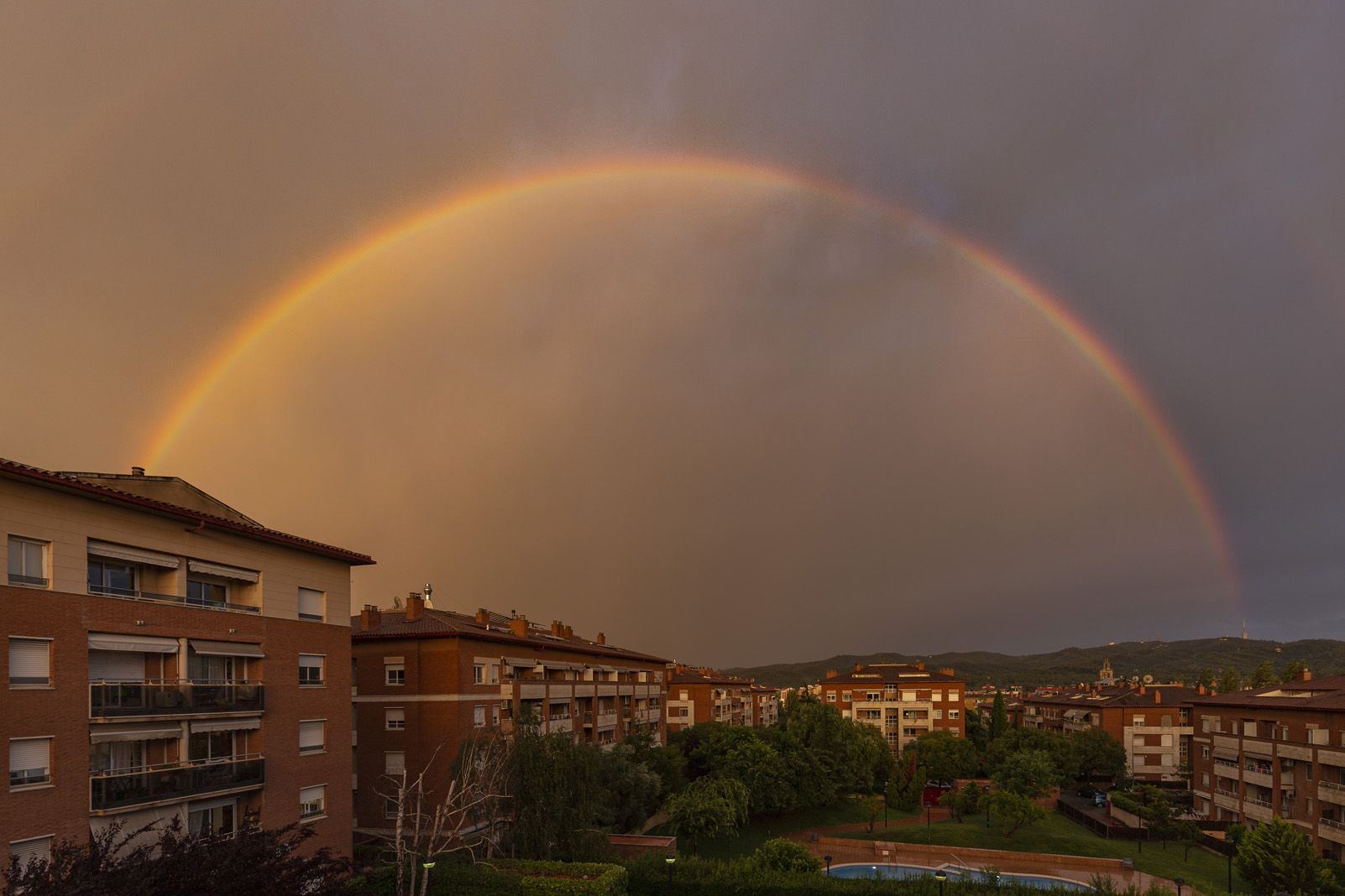L'arc de Sant Marti durant la tempesta. Foto: Cedida.