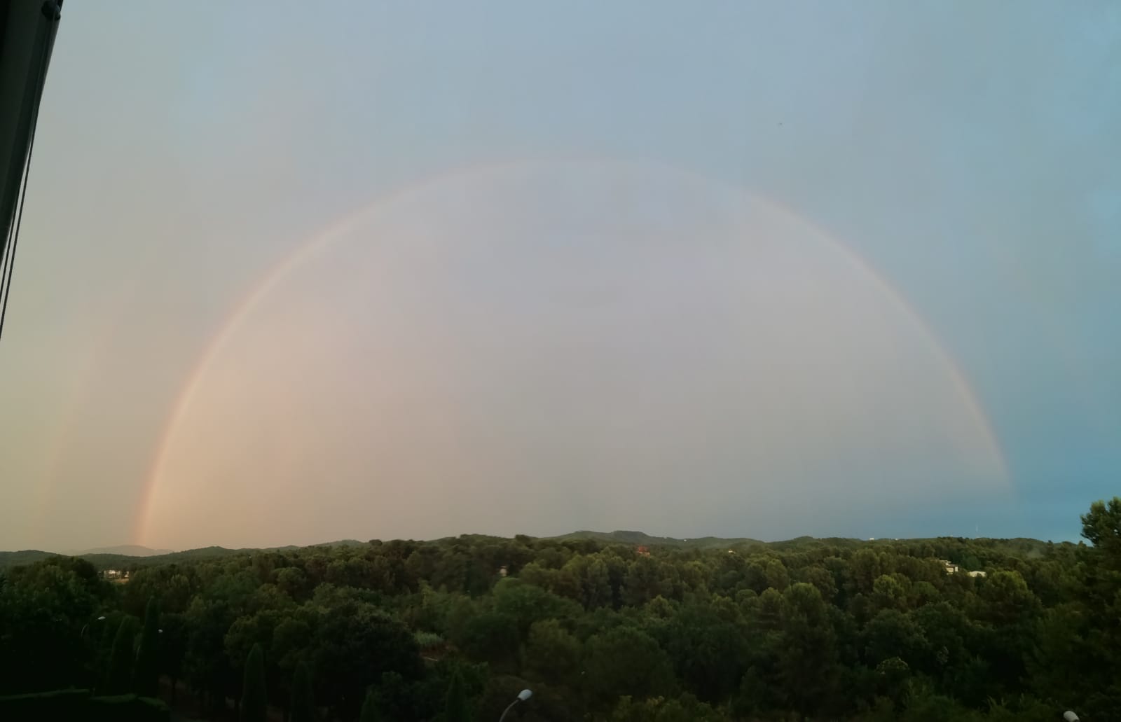 L'arc de Sant Marti durant la tempesta. Foto: Bernat Bella.