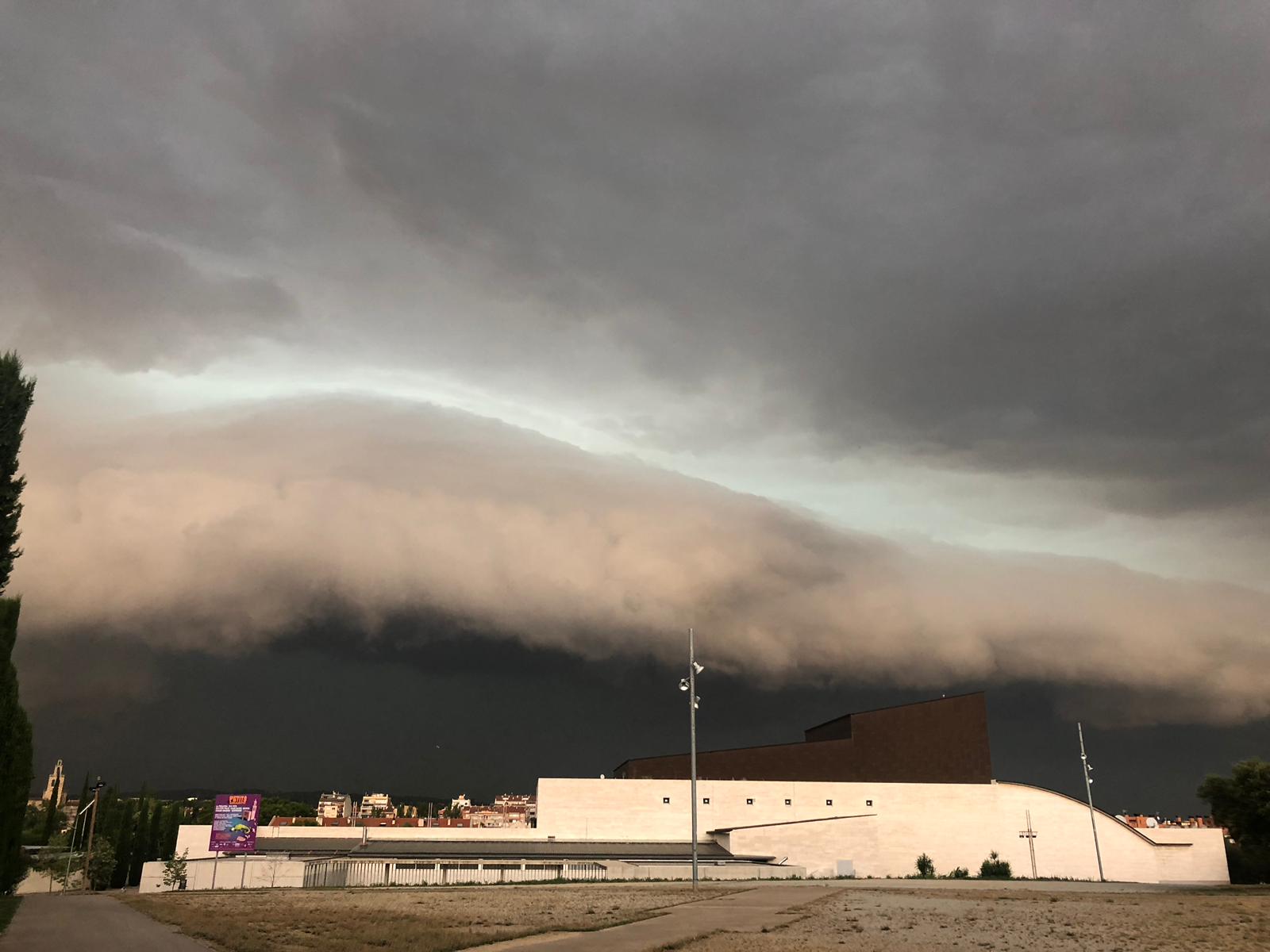 La tempesta arriba a Sant Cugat. Foto: Adripinto5.
