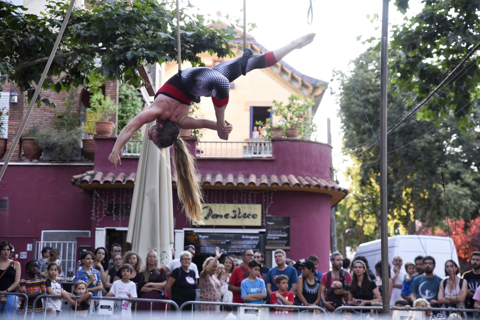 Cabaret d'aeris de Festa Major de La Floresta. Foto: Bernat Millet.