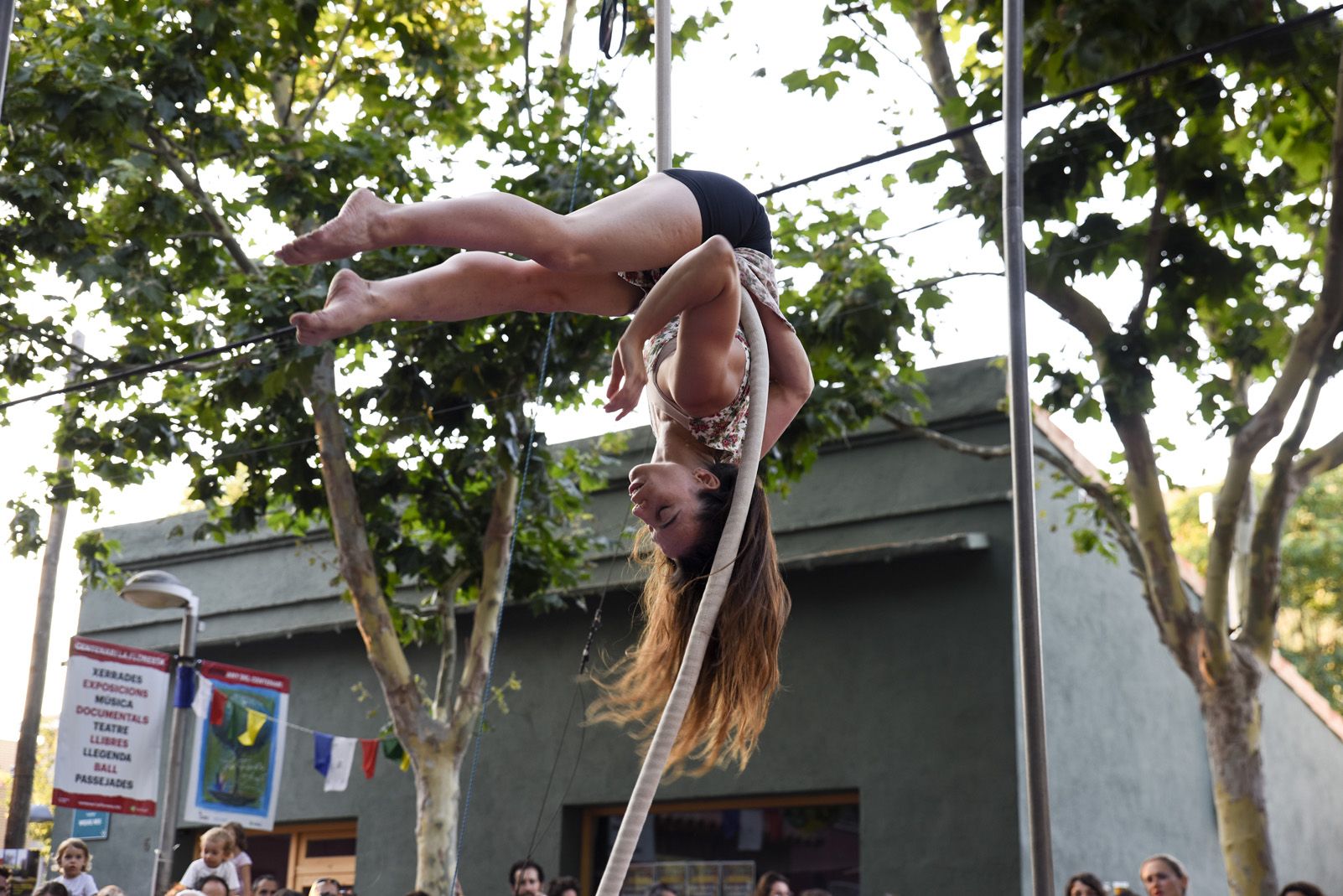 Cabaret d'aeris de Festa Major de La Floresta. Foto: Bernat Millet.