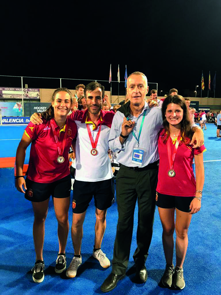 Clara Pérez, esquerra, i Laia Vidosa, dreta, guanyen la final amb Espanya davant Holanda. FOTO: Junior FC