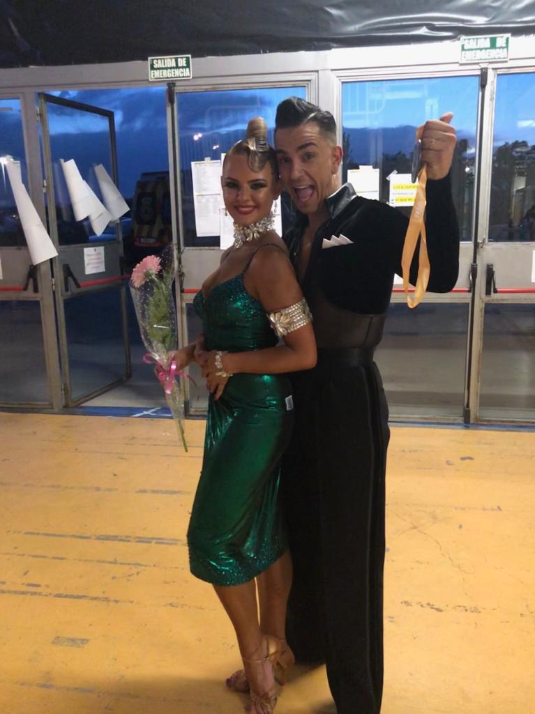 Miki Farrés i Katerina Tadtaeva posen amb la medalla del subcampionat. FOTO: cedida.