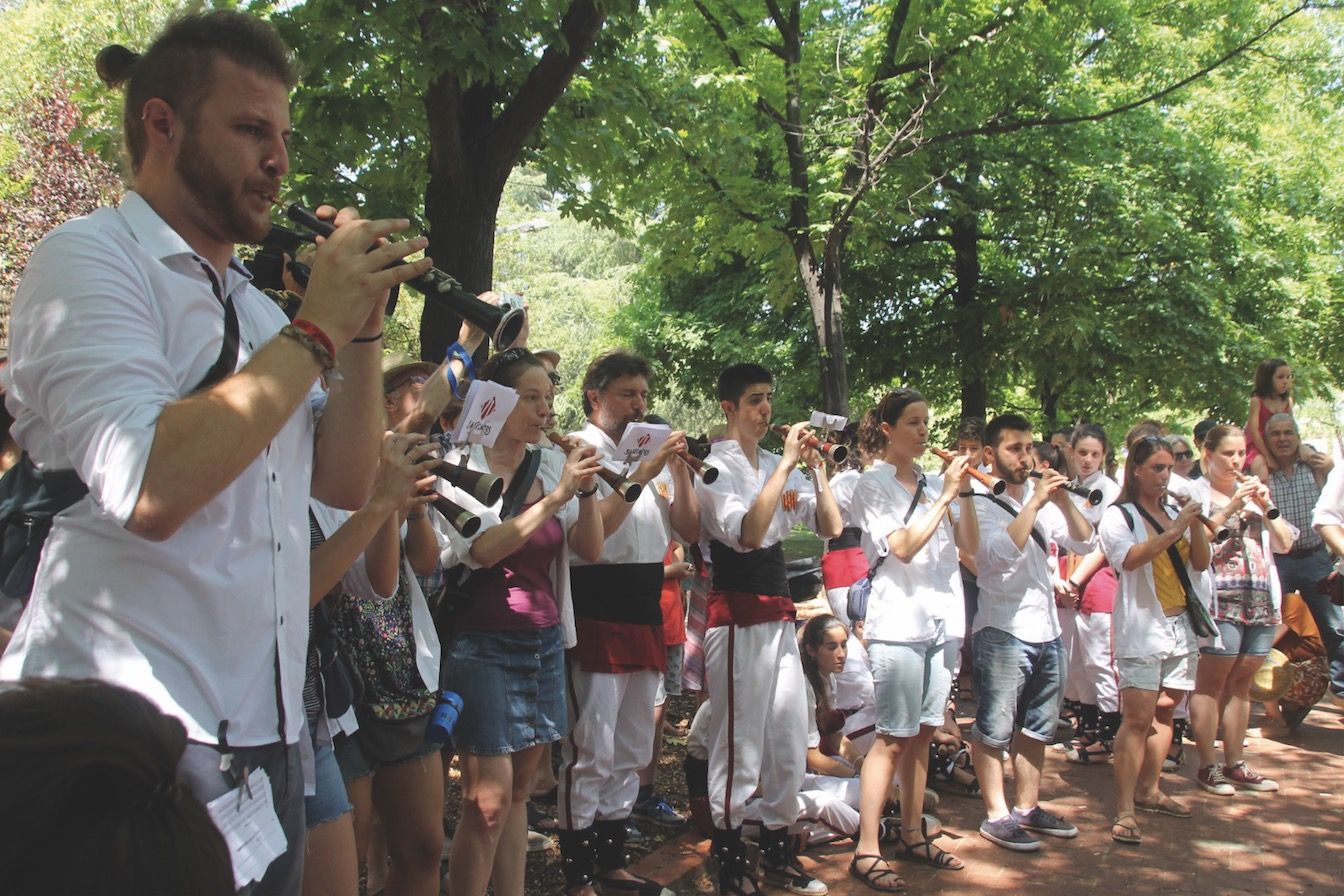 Nou grup de gralles i de timbals dels Bastoners de Sant Cugat. FOTO: Cedida